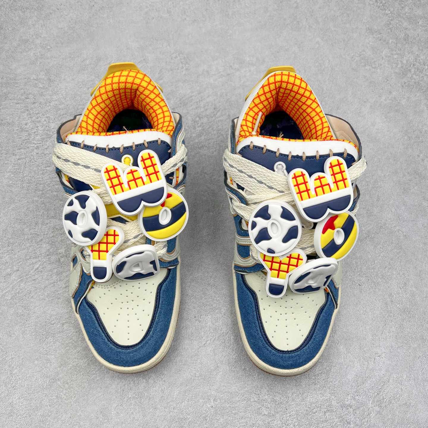 图片[2]-＃特价福利 OLD ORDER Skater 001 联名复古时尚滑板鞋面包鞋 复古滑板鞋 风格回潮 OLD ORDER 品牌推出了原创鞋款SKATER-001 一双兼具了运动与潮流复古属性的高品质球鞋 产品设计开发历时8个月 鞋底模具经历3次调整 鞋面打样经历5次调整 只为把高品质的产品状态带给各位 SKATER-001设计风格以上世纪80-90年代经典滑板鞋为灵感 将原汁原味的复古风格赋予全新的工艺质感 明亮活泼的设计风格 融入My Melody伙伴们的元素 多种面料和颜色的选择 赋予生生不息的潮流活力 独特附赠可拆卸卡通形象3D鞋面装饰 不止点缀 还有玩乐 以复古玩具为灵感打造的收藏鞋盒 与孩童时期的自己产生共鸣 创造难忘的开箱体验 尺码 36 37 38 39 40 41 42 43 44 45-选品中心