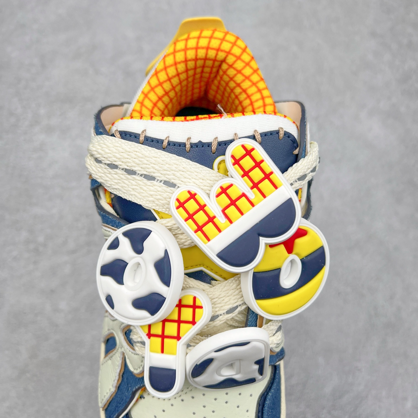 图片[5]-＃特价福利 OLD ORDER Skater 001 联名复古时尚滑板鞋面包鞋 复古滑板鞋 风格回潮 OLD ORDER 品牌推出了原创鞋款SKATER-001 一双兼具了运动与潮流复古属性的高品质球鞋 产品设计开发历时8个月 鞋底模具经历3次调整 鞋面打样经历5次调整 只为把高品质的产品状态带给各位 SKATER-001设计风格以上世纪80-90年代经典滑板鞋为灵感 将原汁原味的复古风格赋予全新的工艺质感 明亮活泼的设计风格 融入My Melody伙伴们的元素 多种面料和颜色的选择 赋予生生不息的潮流活力 独特附赠可拆卸卡通形象3D鞋面装饰 不止点缀 还有玩乐 以复古玩具为灵感打造的收藏鞋盒 与孩童时期的自己产生共鸣 创造难忘的开箱体验 尺码 36 37 38 39 40 41 42 43 44 45-选品中心