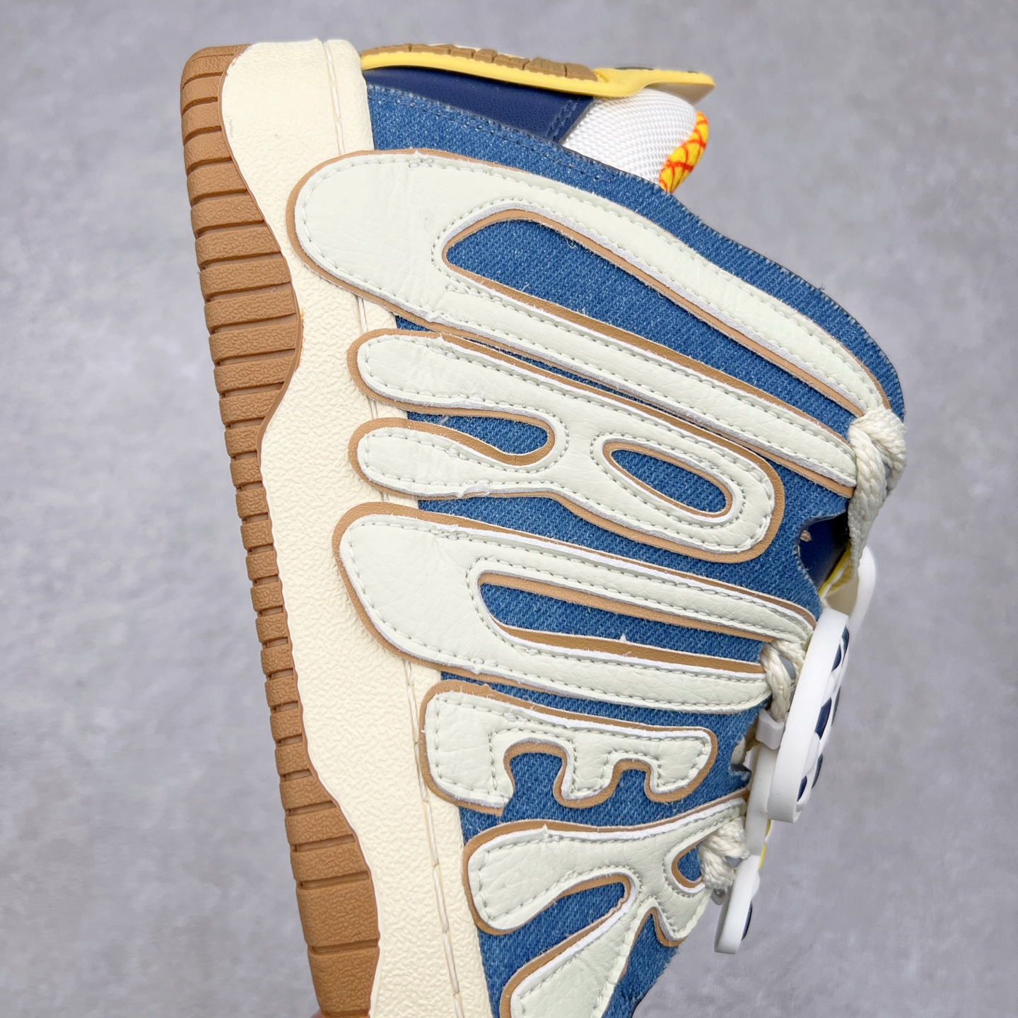 图片[6]-＃特价福利 OLD ORDER Skater 001 联名复古时尚滑板鞋面包鞋 复古滑板鞋 风格回潮 OLD ORDER 品牌推出了原创鞋款SKATER-001 一双兼具了运动与潮流复古属性的高品质球鞋 产品设计开发历时8个月 鞋底模具经历3次调整 鞋面打样经历5次调整 只为把高品质的产品状态带给各位 SKATER-001设计风格以上世纪80-90年代经典滑板鞋为灵感 将原汁原味的复古风格赋予全新的工艺质感 明亮活泼的设计风格 融入My Melody伙伴们的元素 多种面料和颜色的选择 赋予生生不息的潮流活力 独特附赠可拆卸卡通形象3D鞋面装饰 不止点缀 还有玩乐 以复古玩具为灵感打造的收藏鞋盒 与孩童时期的自己产生共鸣 创造难忘的开箱体验 尺码 36 37 38 39 40 41 42 43 44 45-选品中心