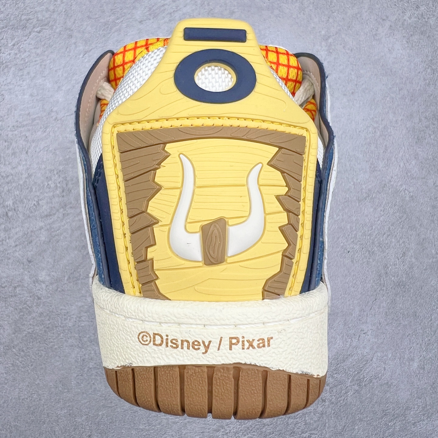 图片[8]-＃特价福利 OLD ORDER Skater 001 联名复古时尚滑板鞋面包鞋 复古滑板鞋 风格回潮 OLD ORDER 品牌推出了原创鞋款SKATER-001 一双兼具了运动与潮流复古属性的高品质球鞋 产品设计开发历时8个月 鞋底模具经历3次调整 鞋面打样经历5次调整 只为把高品质的产品状态带给各位 SKATER-001设计风格以上世纪80-90年代经典滑板鞋为灵感 将原汁原味的复古风格赋予全新的工艺质感 明亮活泼的设计风格 融入My Melody伙伴们的元素 多种面料和颜色的选择 赋予生生不息的潮流活力 独特附赠可拆卸卡通形象3D鞋面装饰 不止点缀 还有玩乐 以复古玩具为灵感打造的收藏鞋盒 与孩童时期的自己产生共鸣 创造难忘的开箱体验 尺码 36 37 38 39 40 41 42 43 44 45-选品中心