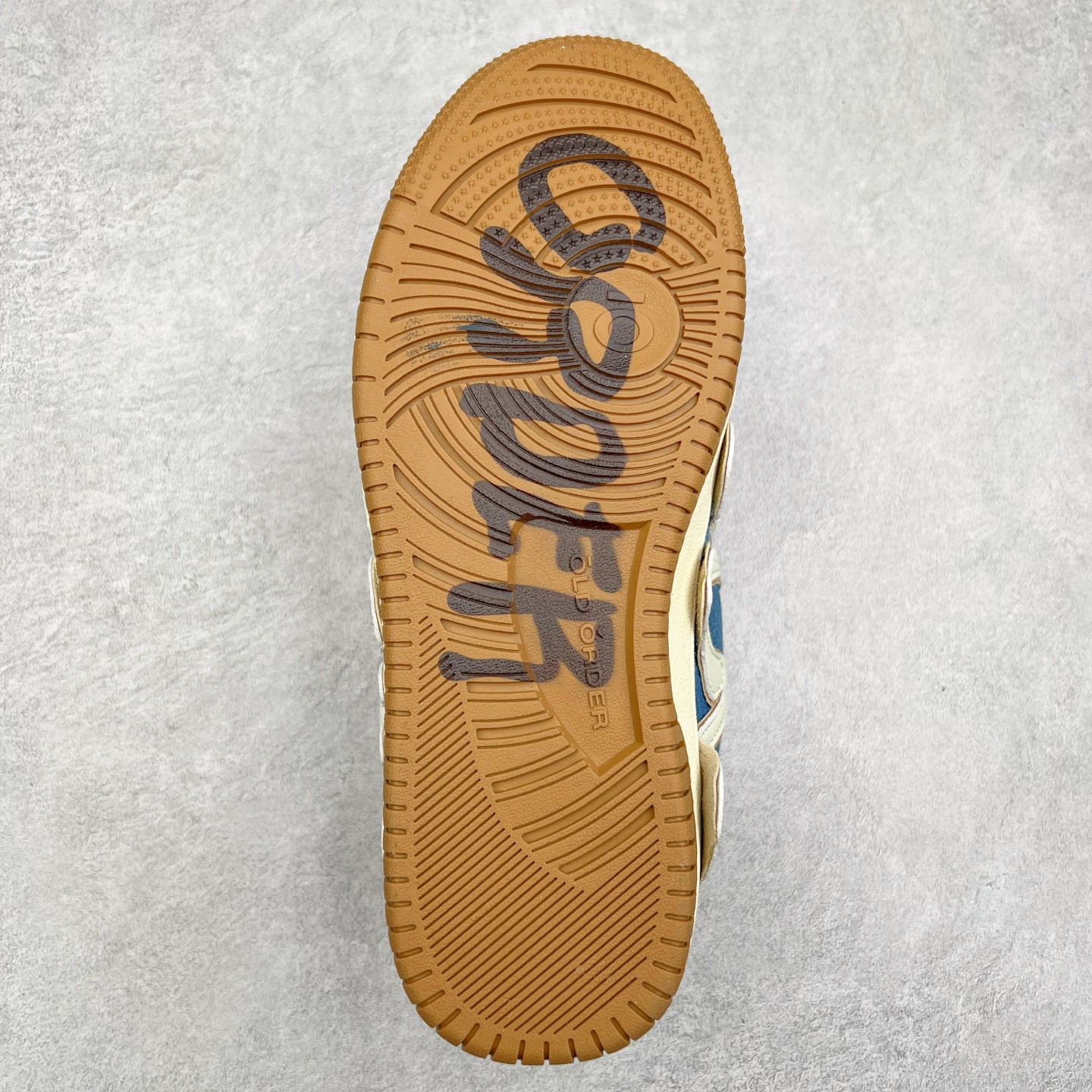 图片[9]-＃特价福利 OLD ORDER Skater 001 联名复古时尚滑板鞋面包鞋 复古滑板鞋 风格回潮 OLD ORDER 品牌推出了原创鞋款SKATER-001 一双兼具了运动与潮流复古属性的高品质球鞋 产品设计开发历时8个月 鞋底模具经历3次调整 鞋面打样经历5次调整 只为把高品质的产品状态带给各位 SKATER-001设计风格以上世纪80-90年代经典滑板鞋为灵感 将原汁原味的复古风格赋予全新的工艺质感 明亮活泼的设计风格 融入My Melody伙伴们的元素 多种面料和颜色的选择 赋予生生不息的潮流活力 独特附赠可拆卸卡通形象3D鞋面装饰 不止点缀 还有玩乐 以复古玩具为灵感打造的收藏鞋盒 与孩童时期的自己产生共鸣 创造难忘的开箱体验 尺码 36 37 38 39 40 41 42 43 44 45-选品中心