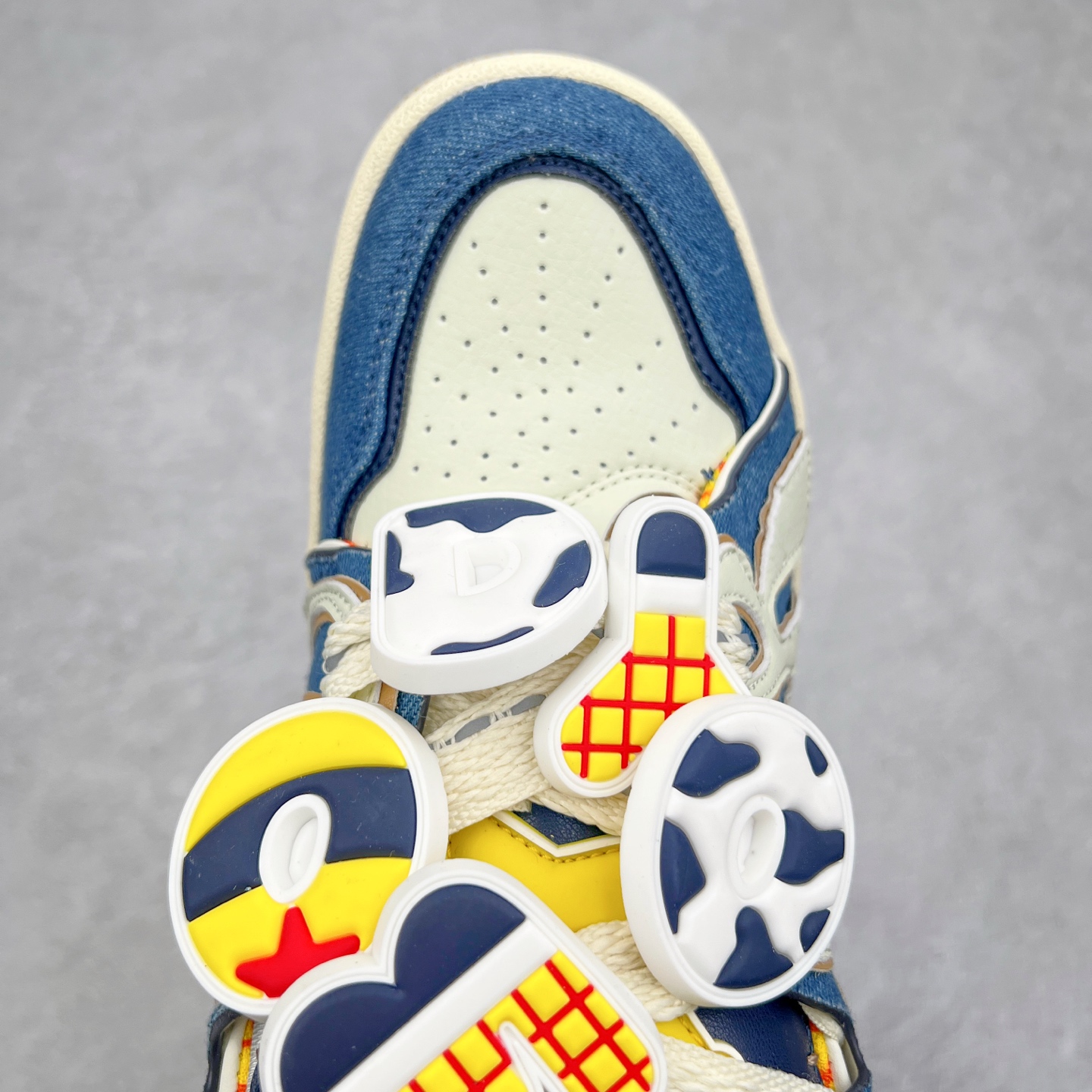 图片[4]-＃特价福利 OLD ORDER Skater 001 联名复古时尚滑板鞋面包鞋 复古滑板鞋 风格回潮 OLD ORDER 品牌推出了原创鞋款SKATER-001 一双兼具了运动与潮流复古属性的高品质球鞋 产品设计开发历时8个月 鞋底模具经历3次调整 鞋面打样经历5次调整 只为把高品质的产品状态带给各位 SKATER-001设计风格以上世纪80-90年代经典滑板鞋为灵感 将原汁原味的复古风格赋予全新的工艺质感 明亮活泼的设计风格 融入My Melody伙伴们的元素 多种面料和颜色的选择 赋予生生不息的潮流活力 独特附赠可拆卸卡通形象3D鞋面装饰 不止点缀 还有玩乐 以复古玩具为灵感打造的收藏鞋盒 与孩童时期的自己产生共鸣 创造难忘的开箱体验 尺码 36 37 38 39 40 41 42 43 44 45-选品中心