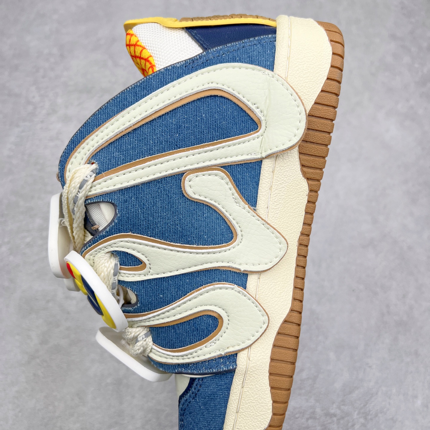 图片[7]-＃特价福利 OLD ORDER Skater 001 联名复古时尚滑板鞋面包鞋 复古滑板鞋 风格回潮 OLD ORDER 品牌推出了原创鞋款SKATER-001 一双兼具了运动与潮流复古属性的高品质球鞋 产品设计开发历时8个月 鞋底模具经历3次调整 鞋面打样经历5次调整 只为把高品质的产品状态带给各位 SKATER-001设计风格以上世纪80-90年代经典滑板鞋为灵感 将原汁原味的复古风格赋予全新的工艺质感 明亮活泼的设计风格 融入My Melody伙伴们的元素 多种面料和颜色的选择 赋予生生不息的潮流活力 独特附赠可拆卸卡通形象3D鞋面装饰 不止点缀 还有玩乐 以复古玩具为灵感打造的收藏鞋盒 与孩童时期的自己产生共鸣 创造难忘的开箱体验 尺码 36 37 38 39 40 41 42 43 44 45-选品中心