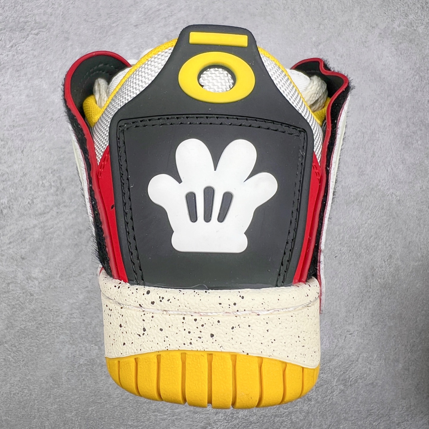 图片[8]-＃特价福利 OLD ORDER Skater 001 联名复古时尚滑板鞋面包鞋 复古滑板鞋 风格回潮 OLD ORDER 品牌推出了原创鞋款SKATER-001 一双兼具了运动与潮流复古属性的高品质球鞋 产品设计开发历时8个月 鞋底模具经历3次调整 鞋面打样经历5次调整 只为把高品质的产品状态带给各位 SKATER-001设计风格以上世纪80-90年代经典滑板鞋为灵感 将原汁原味的复古风格赋予全新的工艺质感 明亮活泼的设计风格 融入My Melody伙伴们的元素 多种面料和颜色的选择 赋予生生不息的潮流活力 独特附赠可拆卸卡通形象3D鞋面装饰 不止点缀 还有玩乐 以复古玩具为灵感打造的收藏鞋盒 与孩童时期的自己产生共鸣 创造难忘的开箱体验 尺码 36 37 38 39 40 41 42 43 44 45-选品中心