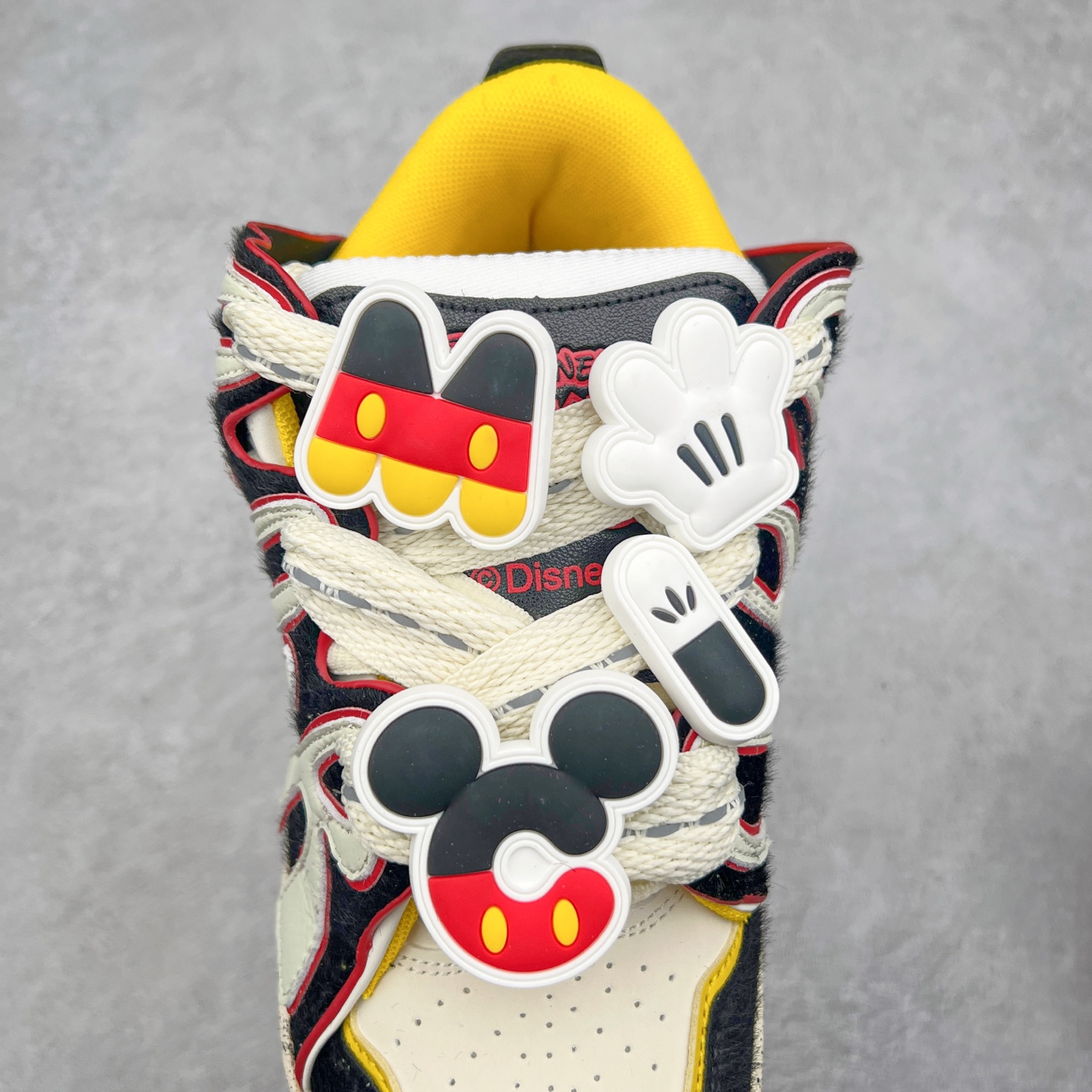 图片[5]-＃特价福利 OLD ORDER Skater 001 联名复古时尚滑板鞋面包鞋 复古滑板鞋 风格回潮 OLD ORDER 品牌推出了原创鞋款SKATER-001 一双兼具了运动与潮流复古属性的高品质球鞋 产品设计开发历时8个月 鞋底模具经历3次调整 鞋面打样经历5次调整 只为把高品质的产品状态带给各位 SKATER-001设计风格以上世纪80-90年代经典滑板鞋为灵感 将原汁原味的复古风格赋予全新的工艺质感 明亮活泼的设计风格 融入My Melody伙伴们的元素 多种面料和颜色的选择 赋予生生不息的潮流活力 独特附赠可拆卸卡通形象3D鞋面装饰 不止点缀 还有玩乐 以复古玩具为灵感打造的收藏鞋盒 与孩童时期的自己产生共鸣 创造难忘的开箱体验 尺码 36 37 38 39 40 41 42 43 44 45-选品中心