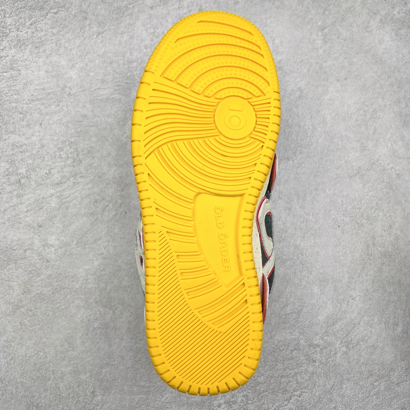 图片[9]-＃特价福利 OLD ORDER Skater 001 联名复古时尚滑板鞋面包鞋 复古滑板鞋 风格回潮 OLD ORDER 品牌推出了原创鞋款SKATER-001 一双兼具了运动与潮流复古属性的高品质球鞋 产品设计开发历时8个月 鞋底模具经历3次调整 鞋面打样经历5次调整 只为把高品质的产品状态带给各位 SKATER-001设计风格以上世纪80-90年代经典滑板鞋为灵感 将原汁原味的复古风格赋予全新的工艺质感 明亮活泼的设计风格 融入My Melody伙伴们的元素 多种面料和颜色的选择 赋予生生不息的潮流活力 独特附赠可拆卸卡通形象3D鞋面装饰 不止点缀 还有玩乐 以复古玩具为灵感打造的收藏鞋盒 与孩童时期的自己产生共鸣 创造难忘的开箱体验 尺码 36 37 38 39 40 41 42 43 44 45-选品中心