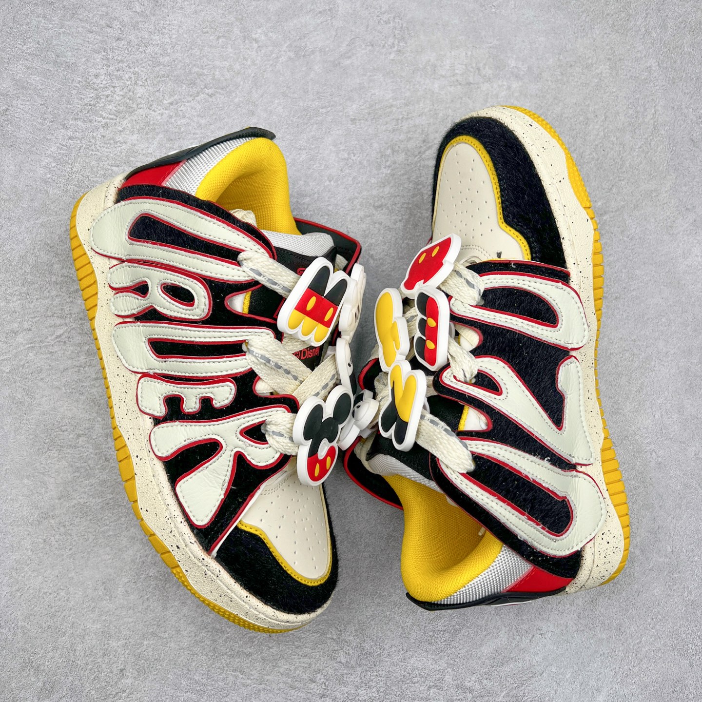 图片[3]-＃特价福利 OLD ORDER Skater 001 联名复古时尚滑板鞋面包鞋 复古滑板鞋 风格回潮 OLD ORDER 品牌推出了原创鞋款SKATER-001 一双兼具了运动与潮流复古属性的高品质球鞋 产品设计开发历时8个月 鞋底模具经历3次调整 鞋面打样经历5次调整 只为把高品质的产品状态带给各位 SKATER-001设计风格以上世纪80-90年代经典滑板鞋为灵感 将原汁原味的复古风格赋予全新的工艺质感 明亮活泼的设计风格 融入My Melody伙伴们的元素 多种面料和颜色的选择 赋予生生不息的潮流活力 独特附赠可拆卸卡通形象3D鞋面装饰 不止点缀 还有玩乐 以复古玩具为灵感打造的收藏鞋盒 与孩童时期的自己产生共鸣 创造难忘的开箱体验 尺码 36 37 38 39 40 41 42 43 44 45-选品中心