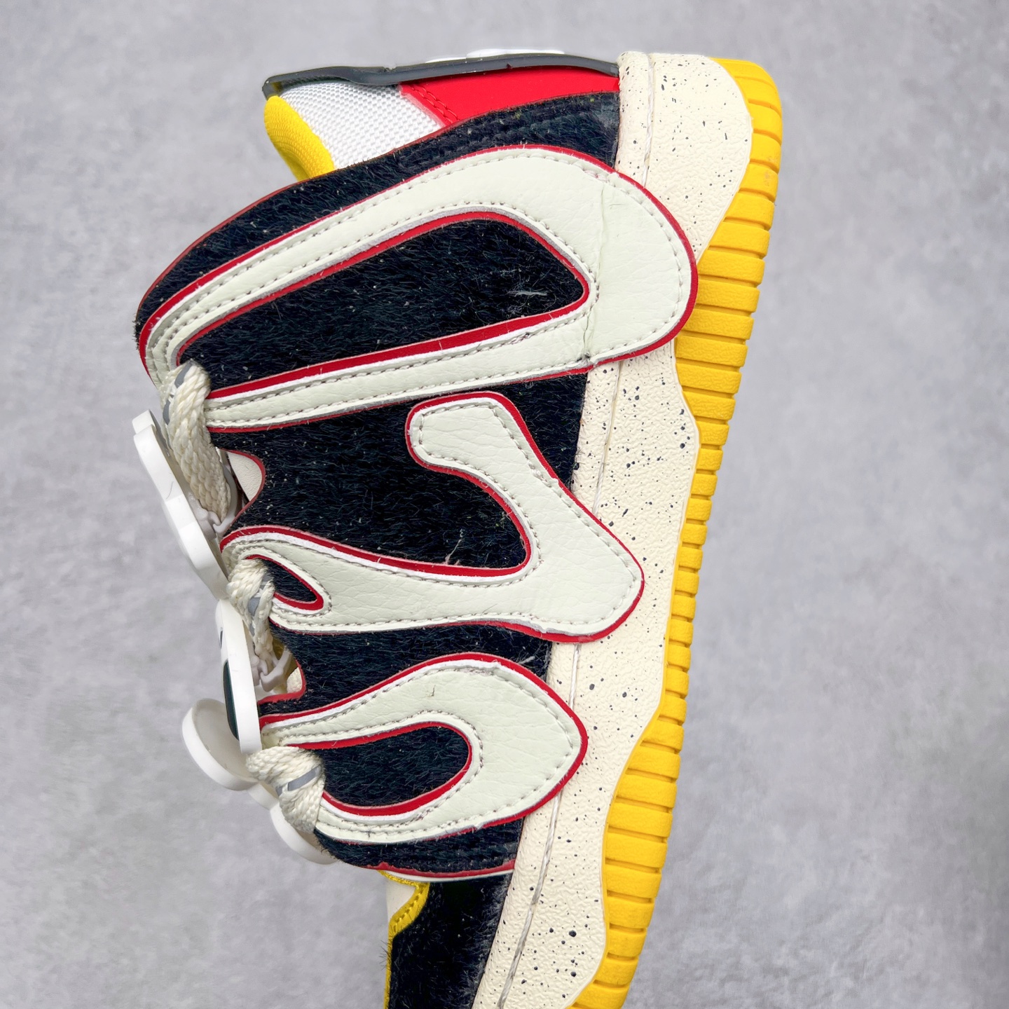 图片[7]-＃特价福利 OLD ORDER Skater 001 联名复古时尚滑板鞋面包鞋 复古滑板鞋 风格回潮 OLD ORDER 品牌推出了原创鞋款SKATER-001 一双兼具了运动与潮流复古属性的高品质球鞋 产品设计开发历时8个月 鞋底模具经历3次调整 鞋面打样经历5次调整 只为把高品质的产品状态带给各位 SKATER-001设计风格以上世纪80-90年代经典滑板鞋为灵感 将原汁原味的复古风格赋予全新的工艺质感 明亮活泼的设计风格 融入My Melody伙伴们的元素 多种面料和颜色的选择 赋予生生不息的潮流活力 独特附赠可拆卸卡通形象3D鞋面装饰 不止点缀 还有玩乐 以复古玩具为灵感打造的收藏鞋盒 与孩童时期的自己产生共鸣 创造难忘的开箱体验 尺码 36 37 38 39 40 41 42 43 44 45-选品中心