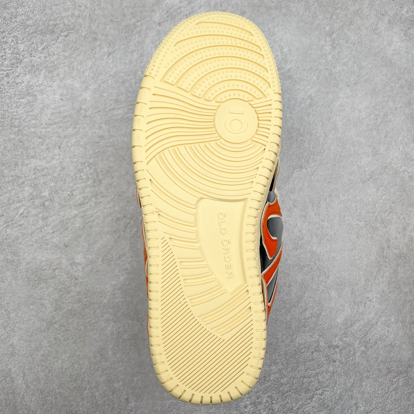 图片[9]-＃特价福利 OLD ORDER Skater 001 联名复古时尚滑板鞋面包鞋 复古滑板鞋 风格回潮 OLD ORDER 品牌推出了原创鞋款SKATER-001 一双兼具了运动与潮流复古属性的高品质球鞋 产品设计开发历时8个月 鞋底模具经历3次调整 鞋面打样经历5次调整 只为把高品质的产品状态带给各位 SKATER-001设计风格以上世纪80-90年代经典滑板鞋为灵感 将原汁原味的复古风格赋予全新的工艺质感 明亮活泼的设计风格 融入My Melody伙伴们的元素 多种面料和颜色的选择 赋予生生不息的潮流活力 独特附赠可拆卸卡通形象3D鞋面装饰 不止点缀 还有玩乐 以复古玩具为灵感打造的收藏鞋盒 与孩童时期的自己产生共鸣 创造难忘的开箱体验 尺码 36 37 38 39 40 41 42 43 44 45-选品中心