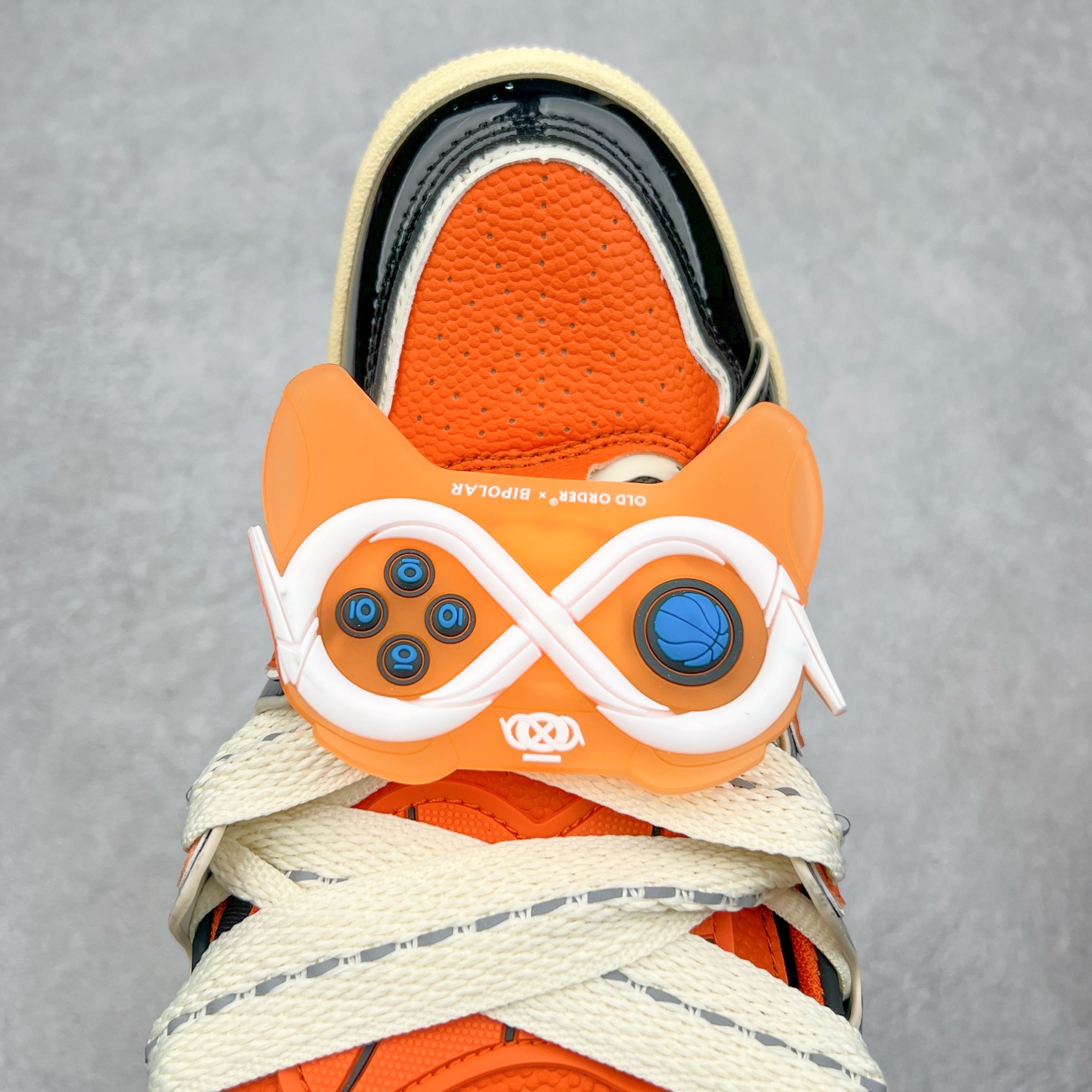 图片[4]-＃特价福利 OLD ORDER Skater 001 联名复古时尚滑板鞋面包鞋 复古滑板鞋 风格回潮 OLD ORDER 品牌推出了原创鞋款SKATER-001 一双兼具了运动与潮流复古属性的高品质球鞋 产品设计开发历时8个月 鞋底模具经历3次调整 鞋面打样经历5次调整 只为把高品质的产品状态带给各位 SKATER-001设计风格以上世纪80-90年代经典滑板鞋为灵感 将原汁原味的复古风格赋予全新的工艺质感 明亮活泼的设计风格 融入My Melody伙伴们的元素 多种面料和颜色的选择 赋予生生不息的潮流活力 独特附赠可拆卸卡通形象3D鞋面装饰 不止点缀 还有玩乐 以复古玩具为灵感打造的收藏鞋盒 与孩童时期的自己产生共鸣 创造难忘的开箱体验 尺码 36 37 38 39 40 41 42 43 44 45-选品中心