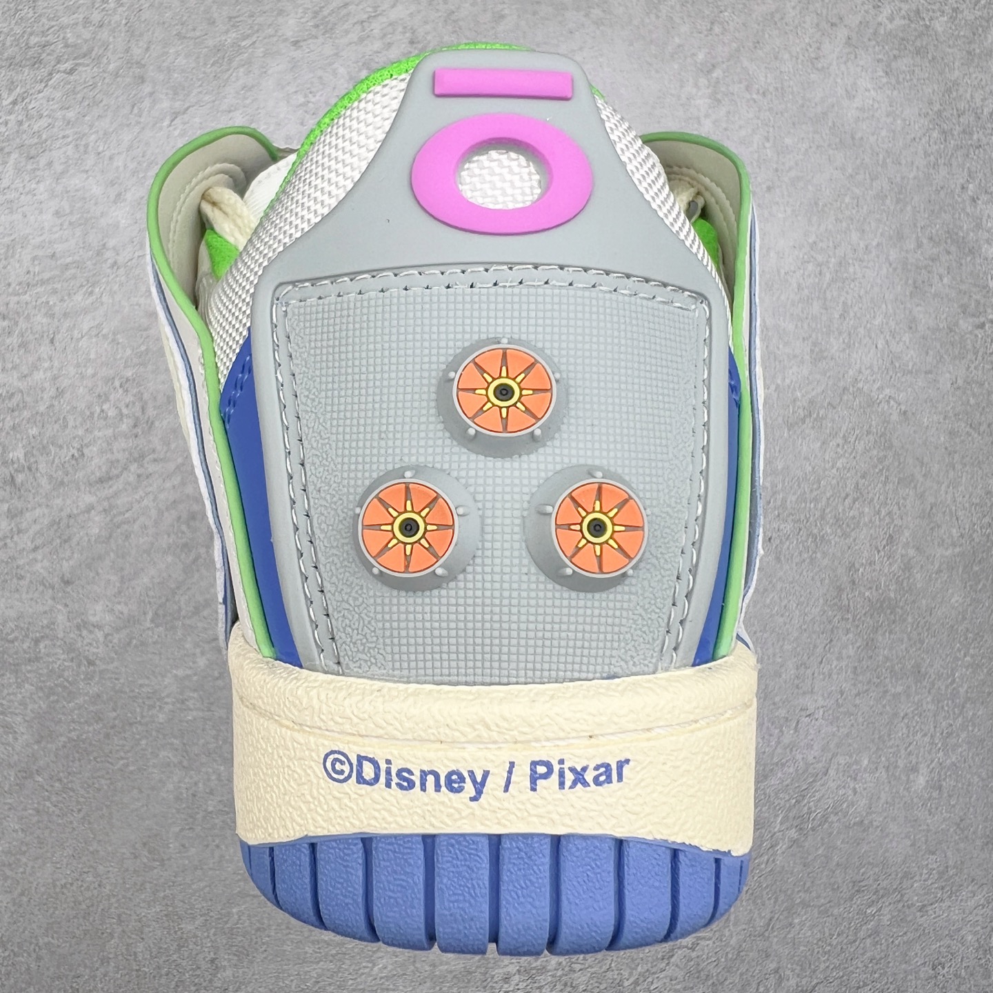 图片[8]-＃特价福利 OLD ORDER Skater 001 联名复古时尚滑板鞋面包鞋 复古滑板鞋 风格回潮 OLD ORDER 品牌推出了原创鞋款SKATER-001 一双兼具了运动与潮流复古属性的高品质球鞋 产品设计开发历时8个月 鞋底模具经历3次调整 鞋面打样经历5次调整 只为把高品质的产品状态带给各位 SKATER-001设计风格以上世纪80-90年代经典滑板鞋为灵感 将原汁原味的复古风格赋予全新的工艺质感 明亮活泼的设计风格 融入My Melody伙伴们的元素 多种面料和颜色的选择 赋予生生不息的潮流活力 独特附赠可拆卸卡通形象3D鞋面装饰 不止点缀 还有玩乐 以复古玩具为灵感打造的收藏鞋盒 与孩童时期的自己产生共鸣 创造难忘的开箱体验 尺码 36 37 38 39 40 41 42 43 44 45-选品中心