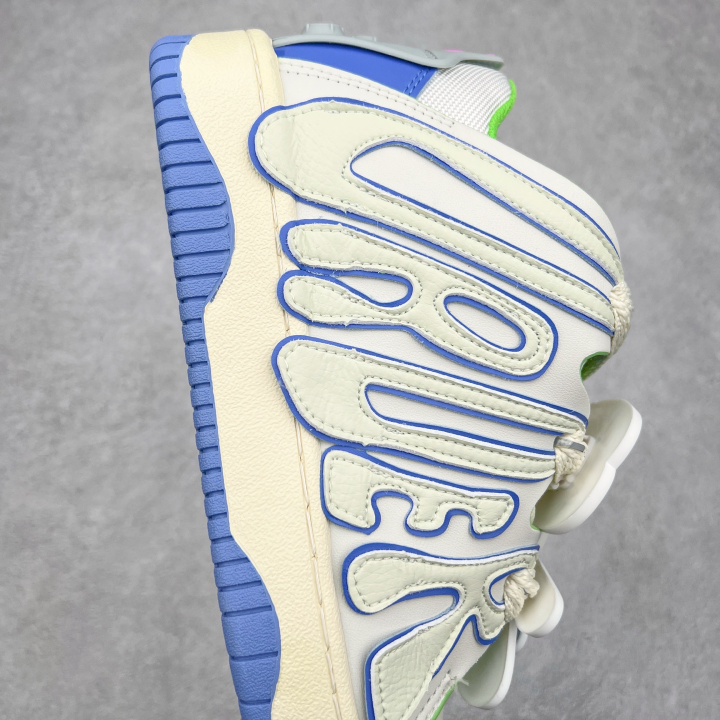 图片[6]-＃特价福利 OLD ORDER Skater 001 联名复古时尚滑板鞋面包鞋 复古滑板鞋 风格回潮 OLD ORDER 品牌推出了原创鞋款SKATER-001 一双兼具了运动与潮流复古属性的高品质球鞋 产品设计开发历时8个月 鞋底模具经历3次调整 鞋面打样经历5次调整 只为把高品质的产品状态带给各位 SKATER-001设计风格以上世纪80-90年代经典滑板鞋为灵感 将原汁原味的复古风格赋予全新的工艺质感 明亮活泼的设计风格 融入My Melody伙伴们的元素 多种面料和颜色的选择 赋予生生不息的潮流活力 独特附赠可拆卸卡通形象3D鞋面装饰 不止点缀 还有玩乐 以复古玩具为灵感打造的收藏鞋盒 与孩童时期的自己产生共鸣 创造难忘的开箱体验 尺码 36 37 38 39 40 41 42 43 44 45-选品中心