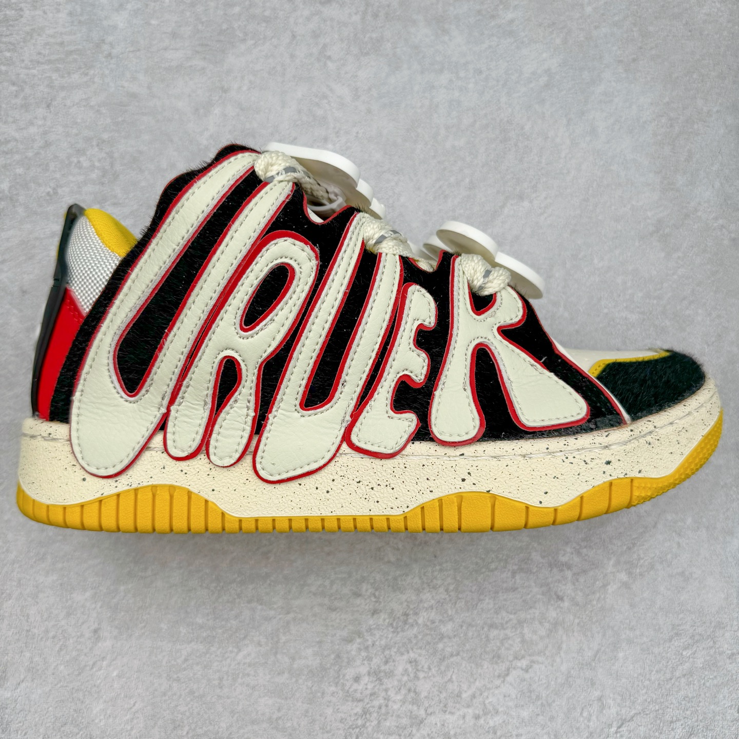 图片[8]-＃特价福利 OLD ORDER Skater 001 联名复古时尚滑板鞋面包鞋 复古滑板鞋 风格回潮 OLD ORDER 品牌推出了原创鞋款SKATER-001 一双兼具了运动与潮流复古属性的高品质球鞋 产品设计开发历时8个月 鞋底模具经历3次调整 鞋面打样经历5次调整 只为把高品质的产品状态带给各位 SKATER-001设计风格以上世纪80-90年代经典滑板鞋为灵感 将原汁原味的复古风格赋予全新的工艺质感 明亮活泼的设计风格 融入My Melody伙伴们的元素 多种面料和颜色的选择 赋予生生不息的潮流活力 独特附赠可拆卸卡通形象3D鞋面装饰 不止点缀 还有玩乐 以复古玩具为灵感打造的收藏鞋盒 与孩童时期的自己产生共鸣 创造难忘的开箱体验 尺码 36 37 38 39 40 41 42 43 44 45-选品中心