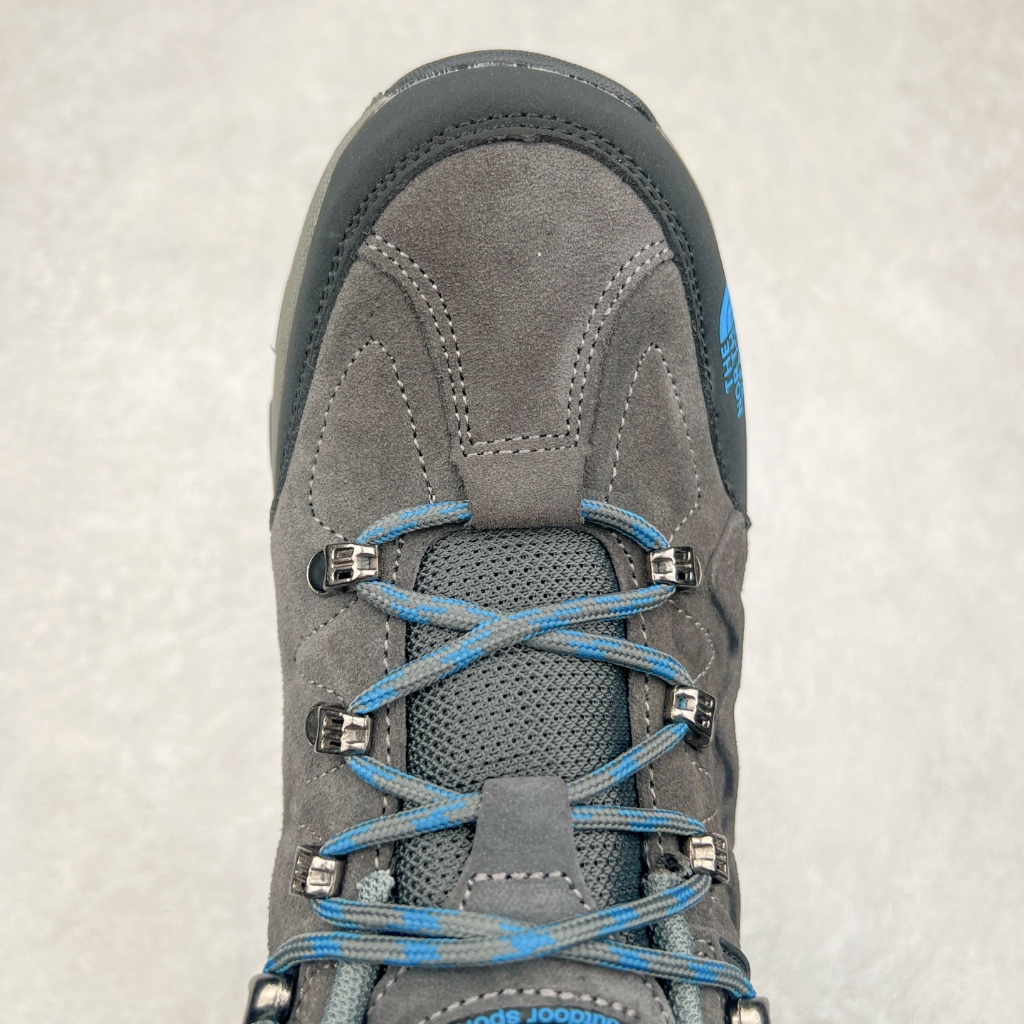 图片[4]-The North Face 北面乐斯菲斯户外运动休闲登山鞋越野徒步鞋 广东大厂品质 面料采用进口磨砂牛皮 鞋底采用Vibram黄金大底 专门为鞋底设计的橡胶以出色的耐磨性 良好的防滑性或得不少户外运动爱好者的喜欢 专业户外登山品牌（北面）The North Face自1966年创立，由两位热爱登山徒步的年轻登山者于美西旧金山开创，不断透过研发与创新，并且将最先进的技术结合在服装与鞋款设计，生产多种外型帅气且专业能力非常强的户外运动装备而备受欢迎。尺码：39-45（运动鞋码）-选品中心