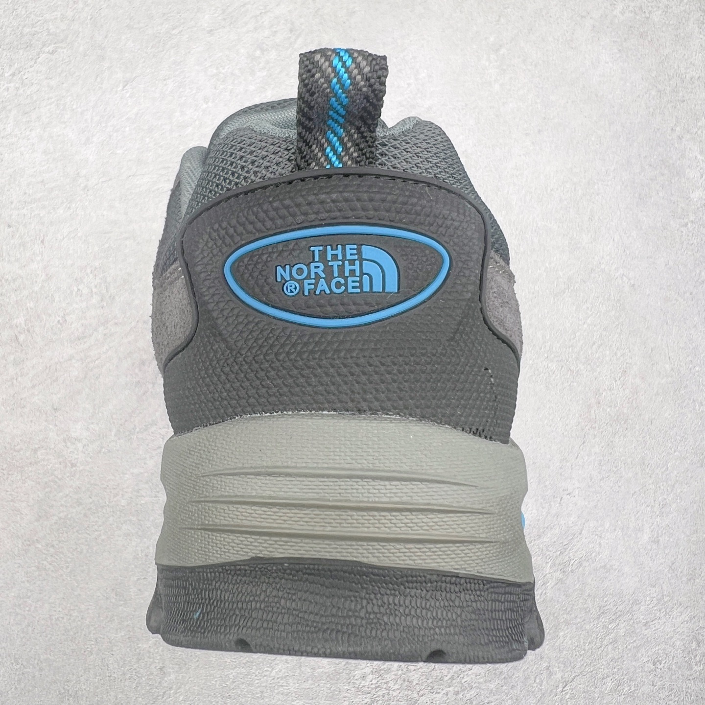 图片[8]-The North Face 北面乐斯菲斯户外运动休闲登山鞋越野徒步鞋 广东大厂品质 面料采用进口磨砂牛皮 鞋底采用Vibram黄金大底 专门为鞋底设计的橡胶以出色的耐磨性 良好的防滑性或得不少户外运动爱好者的喜欢 专业户外登山品牌（北面）The North Face自1966年创立，由两位热爱登山徒步的年轻登山者于美西旧金山开创，不断透过研发与创新，并且将最先进的技术结合在服装与鞋款设计，生产多种外型帅气且专业能力非常强的户外运动装备而备受欢迎。尺码：39-45（运动鞋码）-选品中心