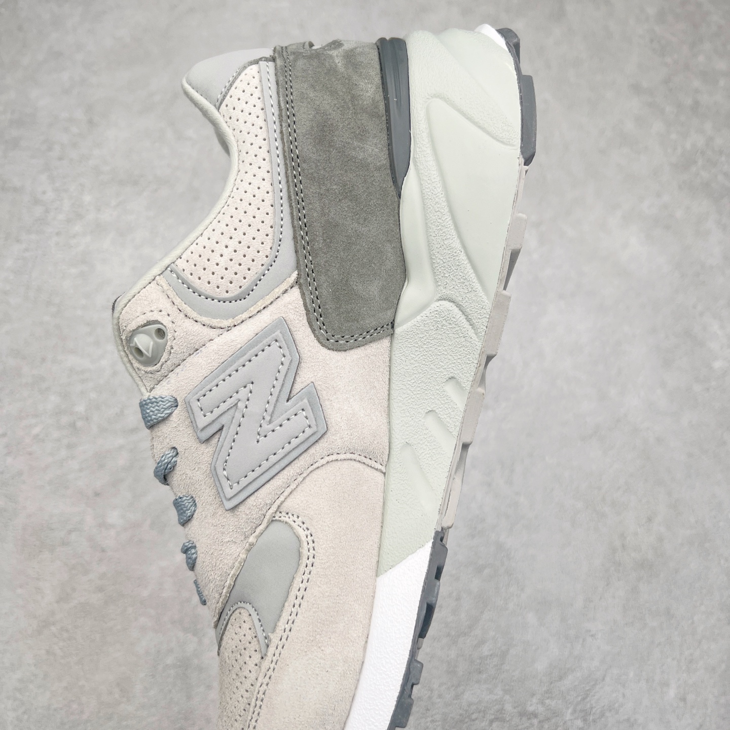 图片[7]-New Balance NB999系列 美潮高端原装原装套楦 真正的正品修长鞋型 早期外围实体充正案例无数 外贸客户指定订单前后掌分段组合大底 内置科技软底 缓震效果极佳日系潮人必备款 尺码同步专柜 尺码：39.5 40 40.5 41.5 42 42.5 43 44-选品中心