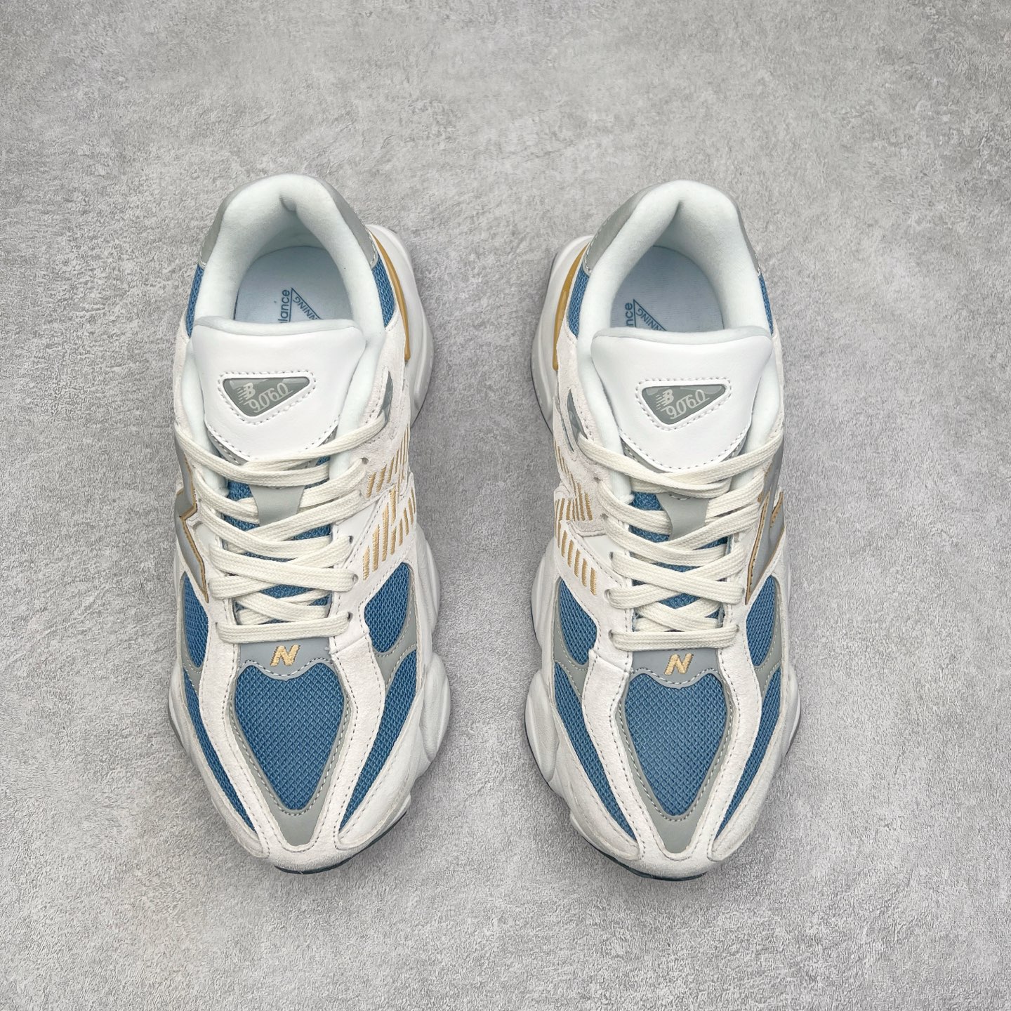 图片[2]-New Balance NB9060 复古运动鞋 新百伦又带来了新鞋型 并且是与芝加哥街头品牌 Joe Freshgoods 的联名款 鞋身主体采用了类似 990 系列的设计风格 与传统复古慢跑鞋区别不大 最大的变化就是鞋底部分 在传统设计的中底外层 增加了多个分区的模块 圆润的线条设计与我们熟悉的 New Balance 风格截然不同 但与同样充满弧形线条的鞋面搭配 看起来毫无违和感 尺码：36-45-选品中心