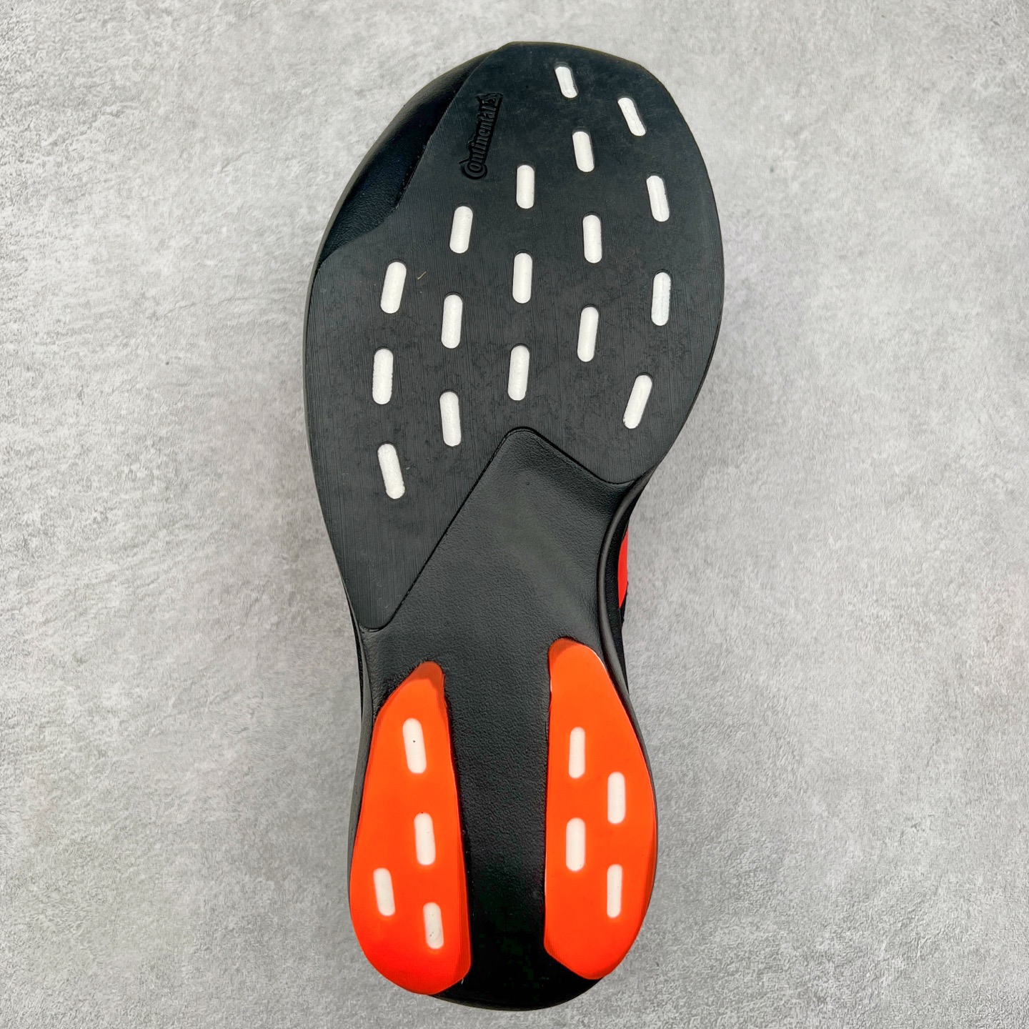 图片[9]-AD Adizero Eva SL M 零度进化版系列低帮轻便透气竞速休闲运动慢跑鞋 JR3414 相信大家对去年 adidas 横空出世的「顶级超跑」adiZero Adios Pro EVO 1 记忆犹新！不仅登顶阿迪史上最轻跑鞋宝座，更在接下来的全球马拉松赛事中，持续书写着惊人成绩，被网友戏称新一代「阿迪神鞋」全网刷屏！极简设计语言与强烈速度感和存在感的鞋侧三线，让人过目不忘，特别种草！其中定位于中长跑训练的 adidas Adizero Evo SL，整体外观造型与 adiZero Adios Pro EVO 1 非常相似。中底配置方面搭载全掌 Lightstrike Pro，鞋面采用透气网面示人，契合日常训练鞋的定位，更加耐用。外底给到了马牌橡胶，及类似上代竞速旗舰 adidas Adizero Adios Pro 3 区域分布。整体看下来无论是外观的鲜明辨识度，还是配置的扎实程度都很顶。尺码：36 36⅔ 37⅓ 38 38⅔ 39⅓ 40 40⅔ 41⅓ 42 42⅔ 43⅓ 44 45-选品中心