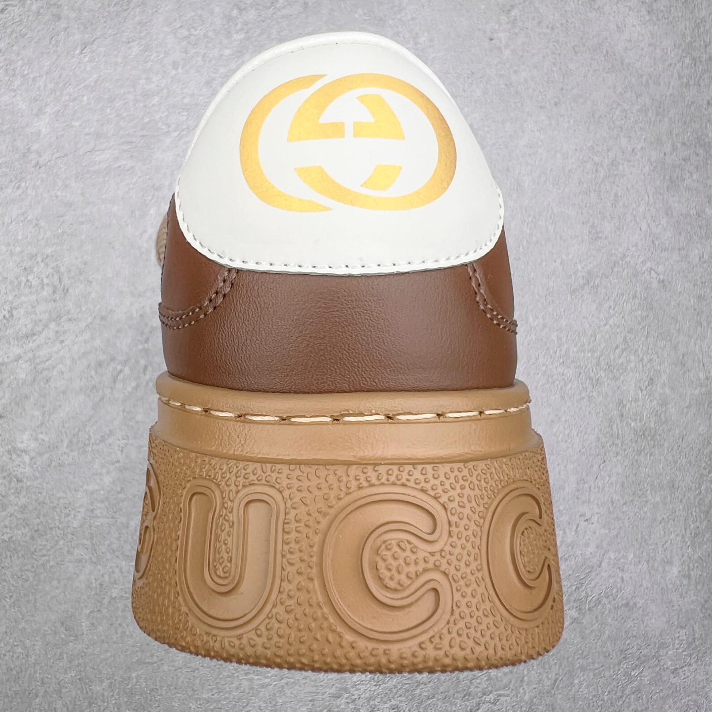 图片[8]-Gucci Chunky B Screener GG 古驰饼干鞋运动休闲鞋系列 纯原级别 原版盒子 官方一致原版 原标原盒 官方全套配件 原装雪梨形超软沙绒纸团 手工上线 不开胶 该品牌鞋款在制作中使用的是环保植物胶水 采用版凝胶技术(空胶工艺）存在一些缝隙属于正常现象 不用担心会影响到您的正常使用效果 采用厚底结构 巧妙运用外观设计、配色和材质三重元素 展现出复古风范 别致的橡胶鞋底 搭配米色和乌木色经典GG帆布鞋身及同色调皮革滚边 突显时尚大气的品味 尺码：35 36 37 38 39 40 41 42 43 44 45-选品中心