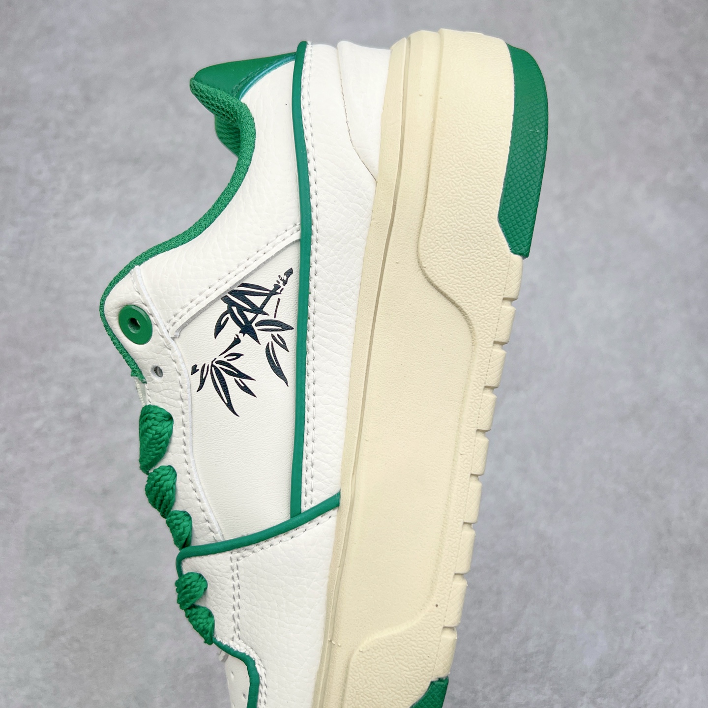 图片[7]-MLB Chunky Liner Basic 复古印花学长鞋系列低帮轻量增高厚底百搭休闲运动慢跑鞋板鞋 Korea韩国联名NY美国榄球纽约洋基队限定 韩国代购专供 全套原楦原纸板原厂数据开发 正确中底拉帮中底网布细节 平台代购专供 左脚内置芯片 韩国代购吊牌标贴 独家一比一RB+MD组合大底 高频后跟小人Logo精准对位立体饱满 正确网布加超迁鞋面 转印中底走线紧密 转印Logo工艺表层防刮不掉色 尺码：35 36 36.5 37.5 38 38.5 39 40 40.5 41 42 42.5 43 44 45-选品中心