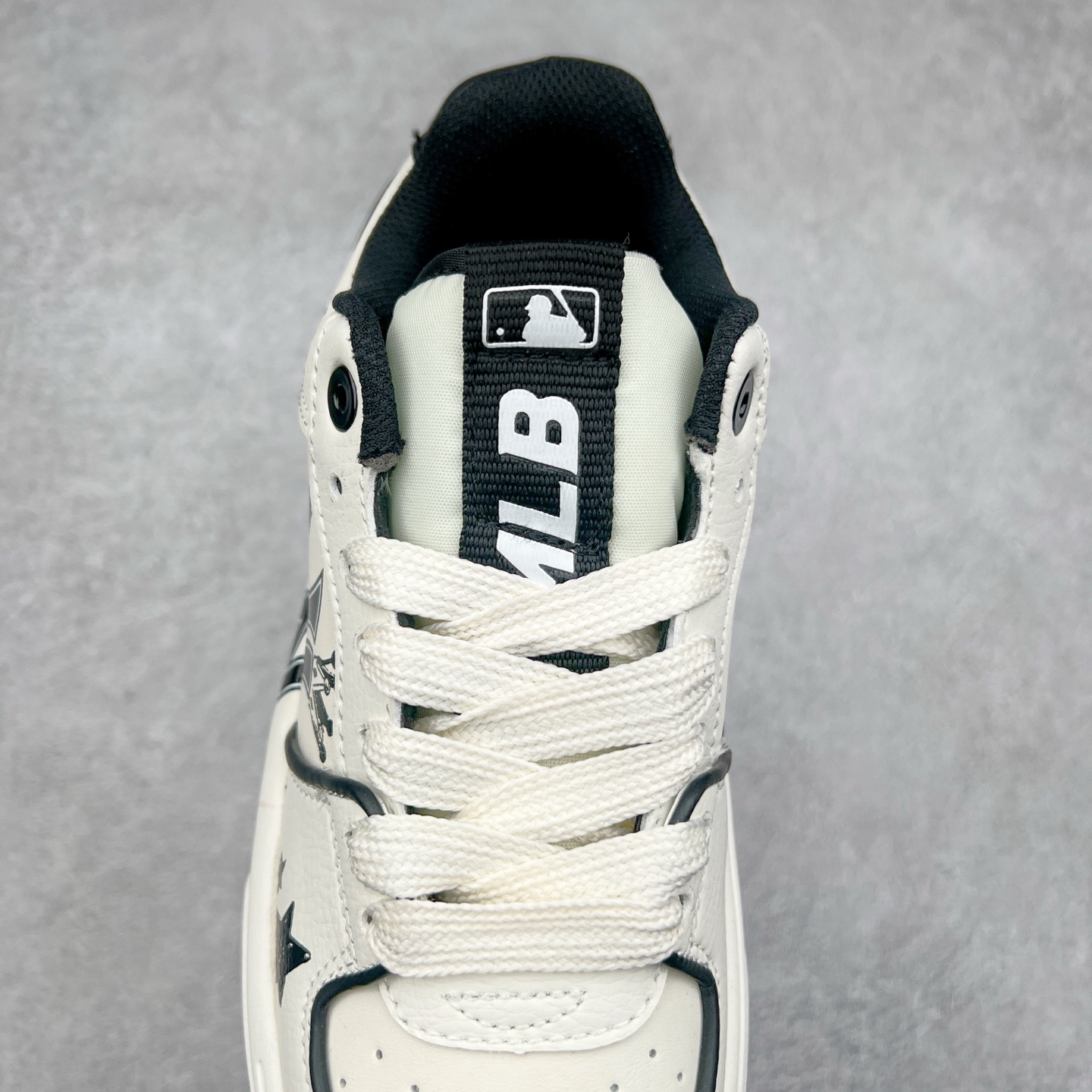 图片[5]-MLB Chunky Liner Basic 复古印花学长鞋系列低帮轻量增高厚底百搭休闲运动慢跑鞋板鞋 Korea韩国联名NY美国榄球纽约洋基队限定 韩国代购专供 全套原楦原纸板原厂数据开发 正确中底拉帮中底网布细节 平台代购专供 左脚内置芯片 韩国代购吊牌标贴 独家一比一RB+MD组合大底 高频后跟小人Logo精准对位立体饱满 正确网布加超迁鞋面 转印中底走线紧密 转印Logo工艺表层防刮不掉色 尺码：35 36 36.5 37.5 38 38.5 39 40 40.5 41 42 42.5 43 44 45-选品中心