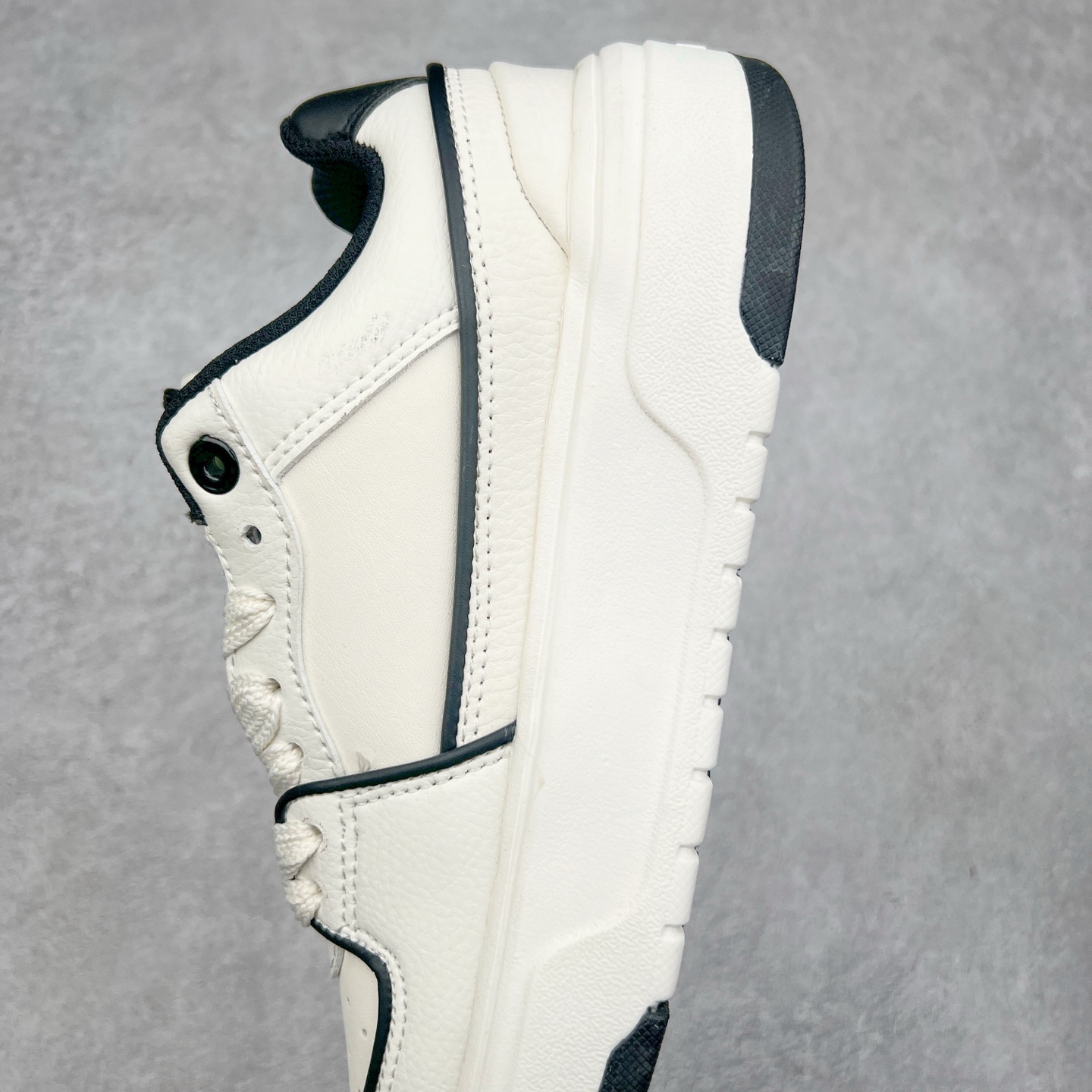 图片[7]-MLB Chunky Liner Basic 复古印花学长鞋系列低帮轻量增高厚底百搭休闲运动慢跑鞋板鞋 Korea韩国联名NY美国榄球纽约洋基队限定 韩国代购专供 全套原楦原纸板原厂数据开发 正确中底拉帮中底网布细节 平台代购专供 左脚内置芯片 韩国代购吊牌标贴 独家一比一RB+MD组合大底 高频后跟小人Logo精准对位立体饱满 正确网布加超迁鞋面 转印中底走线紧密 转印Logo工艺表层防刮不掉色 尺码：35 36 36.5 37.5 38 38.5 39 40 40.5 41 42 42.5 43 44 45-选品中心