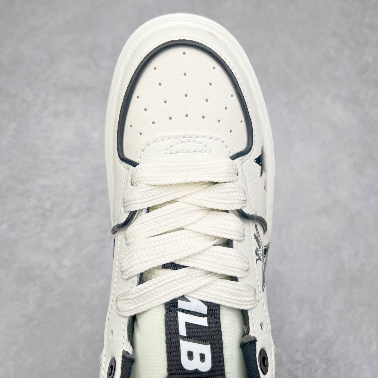 图片[4]-MLB Chunky Liner Basic 复古印花学长鞋系列低帮轻量增高厚底百搭休闲运动慢跑鞋板鞋 Korea韩国联名NY美国榄球纽约洋基队限定 韩国代购专供 全套原楦原纸板原厂数据开发 正确中底拉帮中底网布细节 平台代购专供 左脚内置芯片 韩国代购吊牌标贴 独家一比一RB+MD组合大底 高频后跟小人Logo精准对位立体饱满 正确网布加超迁鞋面 转印中底走线紧密 转印Logo工艺表层防刮不掉色 尺码：35 36 36.5 37.5 38 38.5 39 40 40.5 41 42 42.5 43 44 45-选品中心