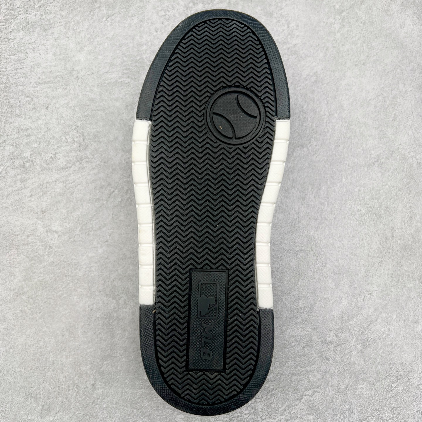 图片[9]-MLB Chunky Liner Basic 复古印花学长鞋系列低帮轻量增高厚底百搭休闲运动慢跑鞋板鞋 Korea韩国联名NY美国榄球纽约洋基队限定 韩国代购专供 全套原楦原纸板原厂数据开发 正确中底拉帮中底网布细节 平台代购专供 左脚内置芯片 韩国代购吊牌标贴 独家一比一RB+MD组合大底 高频后跟小人Logo精准对位立体饱满 正确网布加超迁鞋面 转印中底走线紧密 转印Logo工艺表层防刮不掉色 尺码：35 36 36.5 37.5 38 38.5 39 40 40.5 41 42 42.5 43 44 45-选品中心