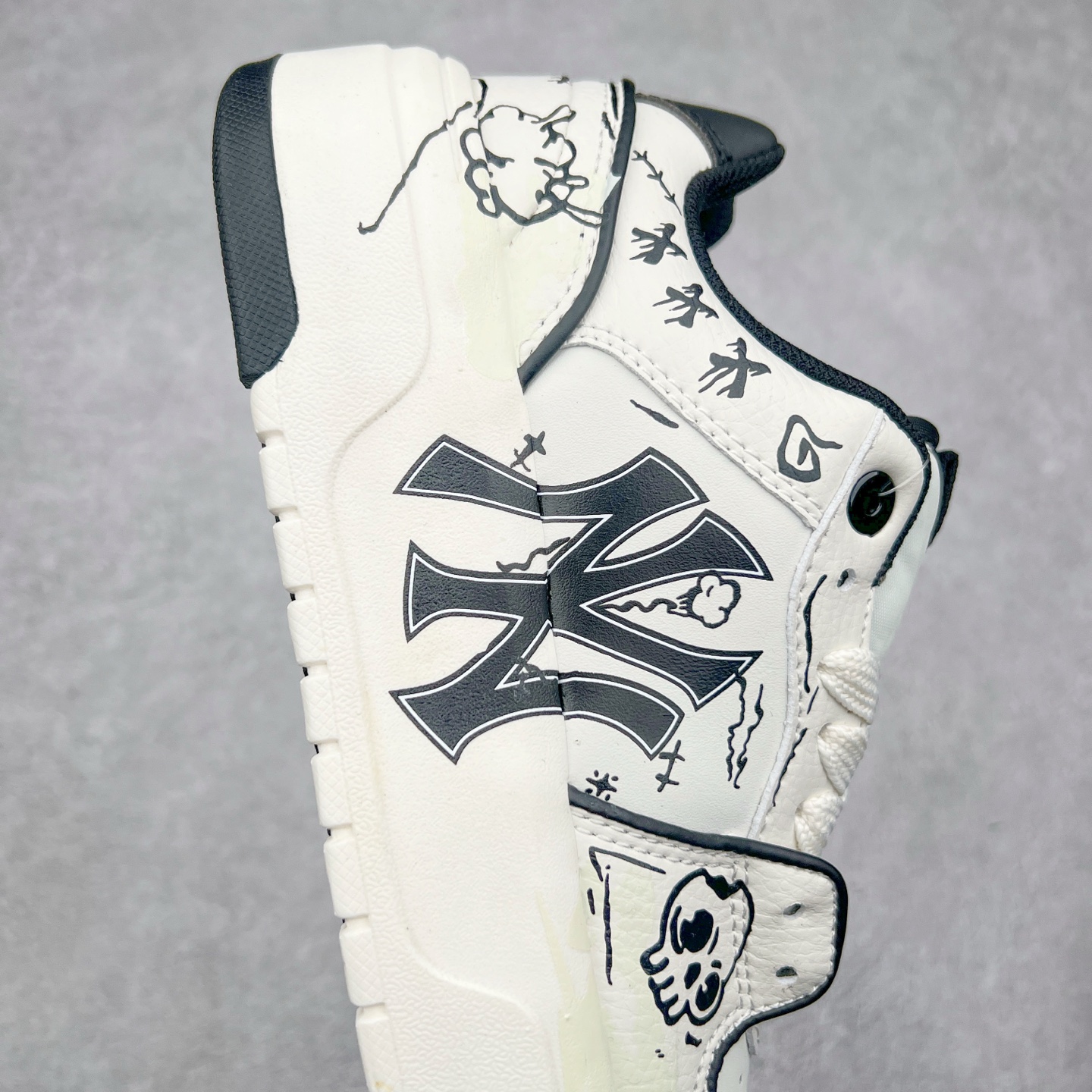 图片[6]-MLB Chunky Liner Basic 复古印花学长鞋系列低帮轻量增高厚底百搭休闲运动慢跑鞋板鞋 Korea韩国联名NY美国榄球纽约洋基队限定 韩国代购专供 全套原楦原纸板原厂数据开发 正确中底拉帮中底网布细节 平台代购专供 左脚内置芯片 韩国代购吊牌标贴 独家一比一RB+MD组合大底 高频后跟小人Logo精准对位立体饱满 正确网布加超迁鞋面 转印中底走线紧密 转印Logo工艺表层防刮不掉色 尺码：35 36 36.5 37.5 38 38.5 39 40 40.5 41 42 42.5 43 44 45-选品中心