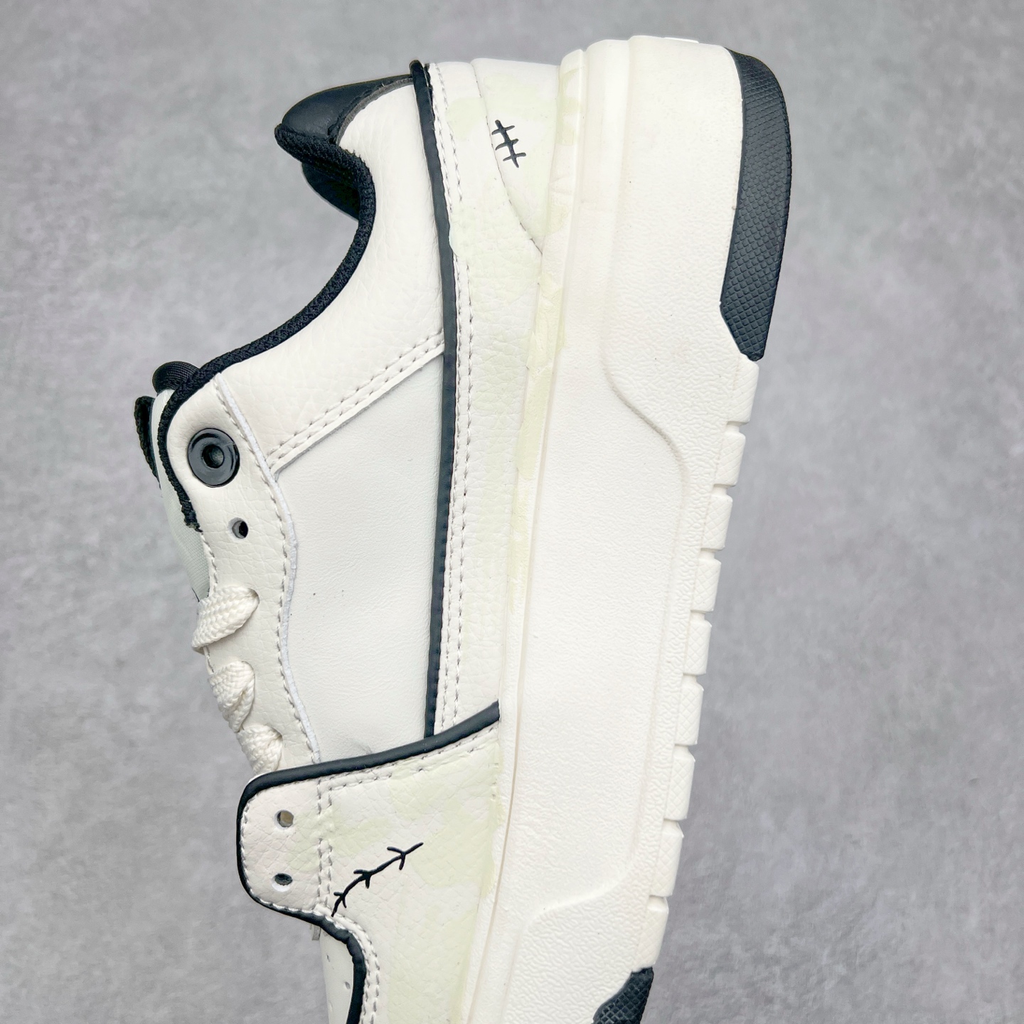 图片[7]-MLB Chunky Liner Basic 复古印花学长鞋系列低帮轻量增高厚底百搭休闲运动慢跑鞋板鞋 Korea韩国联名NY美国榄球纽约洋基队限定 韩国代购专供 全套原楦原纸板原厂数据开发 正确中底拉帮中底网布细节 平台代购专供 左脚内置芯片 韩国代购吊牌标贴 独家一比一RB+MD组合大底 高频后跟小人Logo精准对位立体饱满 正确网布加超迁鞋面 转印中底走线紧密 转印Logo工艺表层防刮不掉色 尺码：35 36 36.5 37.5 38 38.5 39 40 40.5 41 42 42.5 43 44 45-选品中心