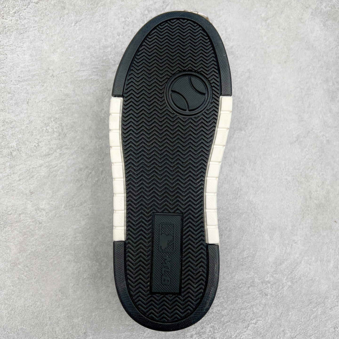 图片[9]-MLB Chunky Liner Basic 复古印花学长鞋系列低帮轻量增高厚底百搭休闲运动慢跑鞋板鞋 Korea韩国联名NY美国榄球纽约洋基队限定 韩国代购专供 全套原楦原纸板原厂数据开发 正确中底拉帮中底网布细节 平台代购专供 左脚内置芯片 韩国代购吊牌标贴 独家一比一RB+MD组合大底 高频后跟小人Logo精准对位立体饱满 正确网布加超迁鞋面 转印中底走线紧密 转印Logo工艺表层防刮不掉色 尺码：35 36 36.5 37.5 38 38.5 39 40 40.5 41 42 42.5 43 44 45-选品中心