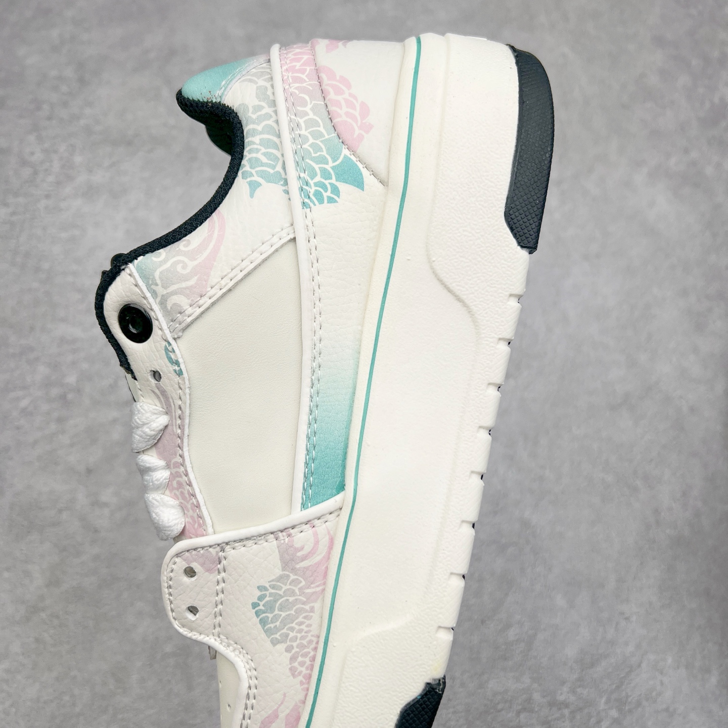 图片[7]-MLB Chunky Liner Basic 复古印花学长鞋系列低帮轻量增高厚底百搭休闲运动慢跑鞋板鞋 Korea韩国联名NY美国榄球纽约洋基队限定 韩国代购专供 全套原楦原纸板原厂数据开发 正确中底拉帮中底网布细节 平台代购专供 左脚内置芯片 韩国代购吊牌标贴 独家一比一RB+MD组合大底 高频后跟小人Logo精准对位立体饱满 正确网布加超迁鞋面 转印中底走线紧密 转印Logo工艺表层防刮不掉色 尺码：35 36 36.5 37.5 38 38.5 39 40 40.5 41 42 42.5 43 44 45-选品中心