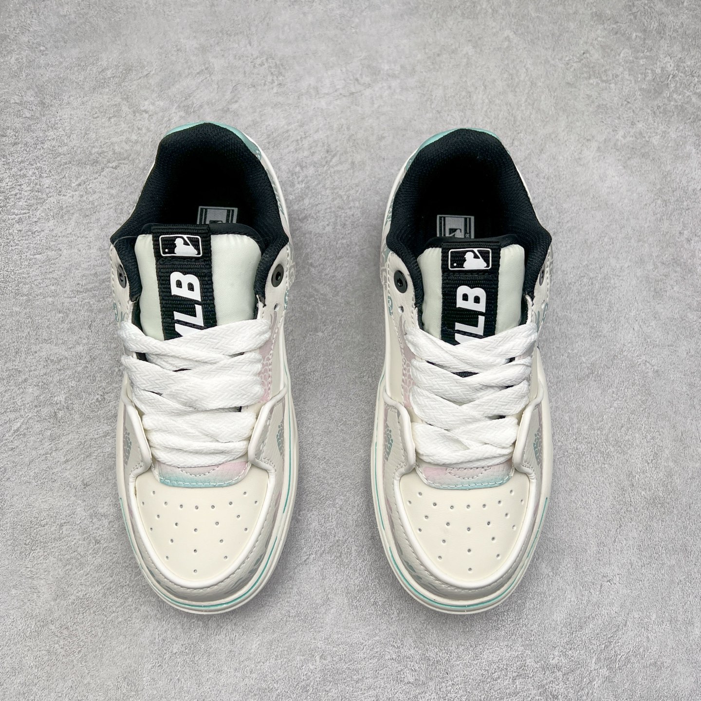 图片[2]-MLB Chunky Liner Basic 复古印花学长鞋系列低帮轻量增高厚底百搭休闲运动慢跑鞋板鞋 Korea韩国联名NY美国榄球纽约洋基队限定 韩国代购专供 全套原楦原纸板原厂数据开发 正确中底拉帮中底网布细节 平台代购专供 左脚内置芯片 韩国代购吊牌标贴 独家一比一RB+MD组合大底 高频后跟小人Logo精准对位立体饱满 正确网布加超迁鞋面 转印中底走线紧密 转印Logo工艺表层防刮不掉色 尺码：35 36 36.5 37.5 38 38.5 39 40 40.5 41 42 42.5 43 44 45-选品中心