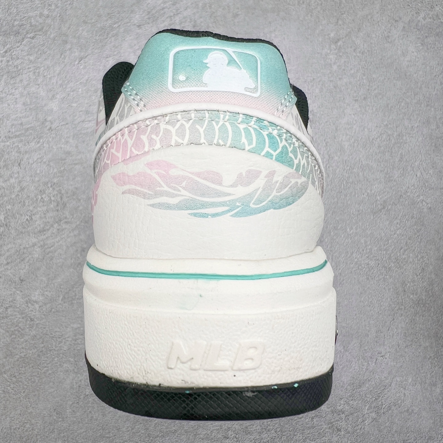 图片[8]-MLB Chunky Liner Basic 复古印花学长鞋系列低帮轻量增高厚底百搭休闲运动慢跑鞋板鞋 Korea韩国联名NY美国榄球纽约洋基队限定 韩国代购专供 全套原楦原纸板原厂数据开发 正确中底拉帮中底网布细节 平台代购专供 左脚内置芯片 韩国代购吊牌标贴 独家一比一RB+MD组合大底 高频后跟小人Logo精准对位立体饱满 正确网布加超迁鞋面 转印中底走线紧密 转印Logo工艺表层防刮不掉色 尺码：35 36 36.5 37.5 38 38.5 39 40 40.5 41 42 42.5 43 44 45-选品中心