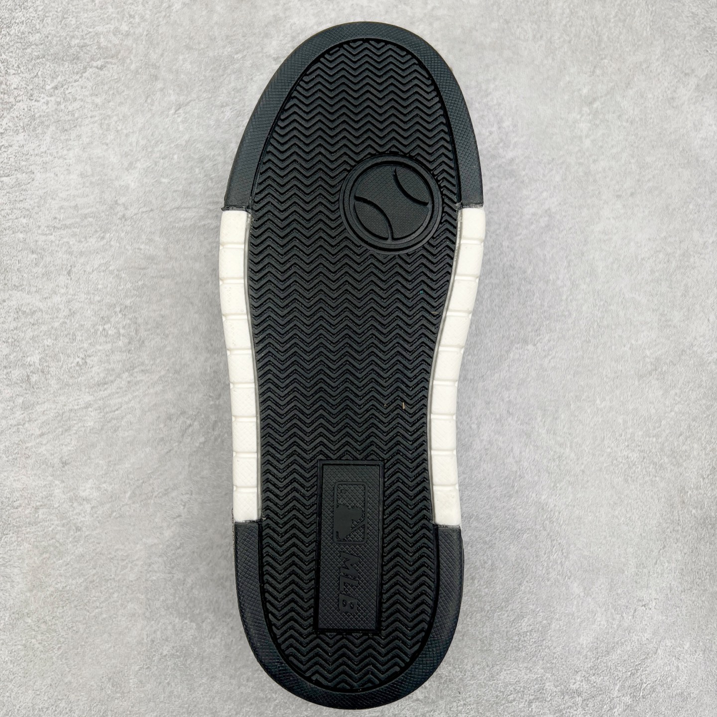 图片[9]-MLB Chunky Liner Basic 复古印花学长鞋系列低帮轻量增高厚底百搭休闲运动慢跑鞋板鞋 Korea韩国联名NY美国榄球纽约洋基队限定 韩国代购专供 全套原楦原纸板原厂数据开发 正确中底拉帮中底网布细节 平台代购专供 左脚内置芯片 韩国代购吊牌标贴 独家一比一RB+MD组合大底 高频后跟小人Logo精准对位立体饱满 正确网布加超迁鞋面 转印中底走线紧密 转印Logo工艺表层防刮不掉色 尺码：35 36 36.5 37.5 38 38.5 39 40 40.5 41 42 42.5 43 44 45-选品中心