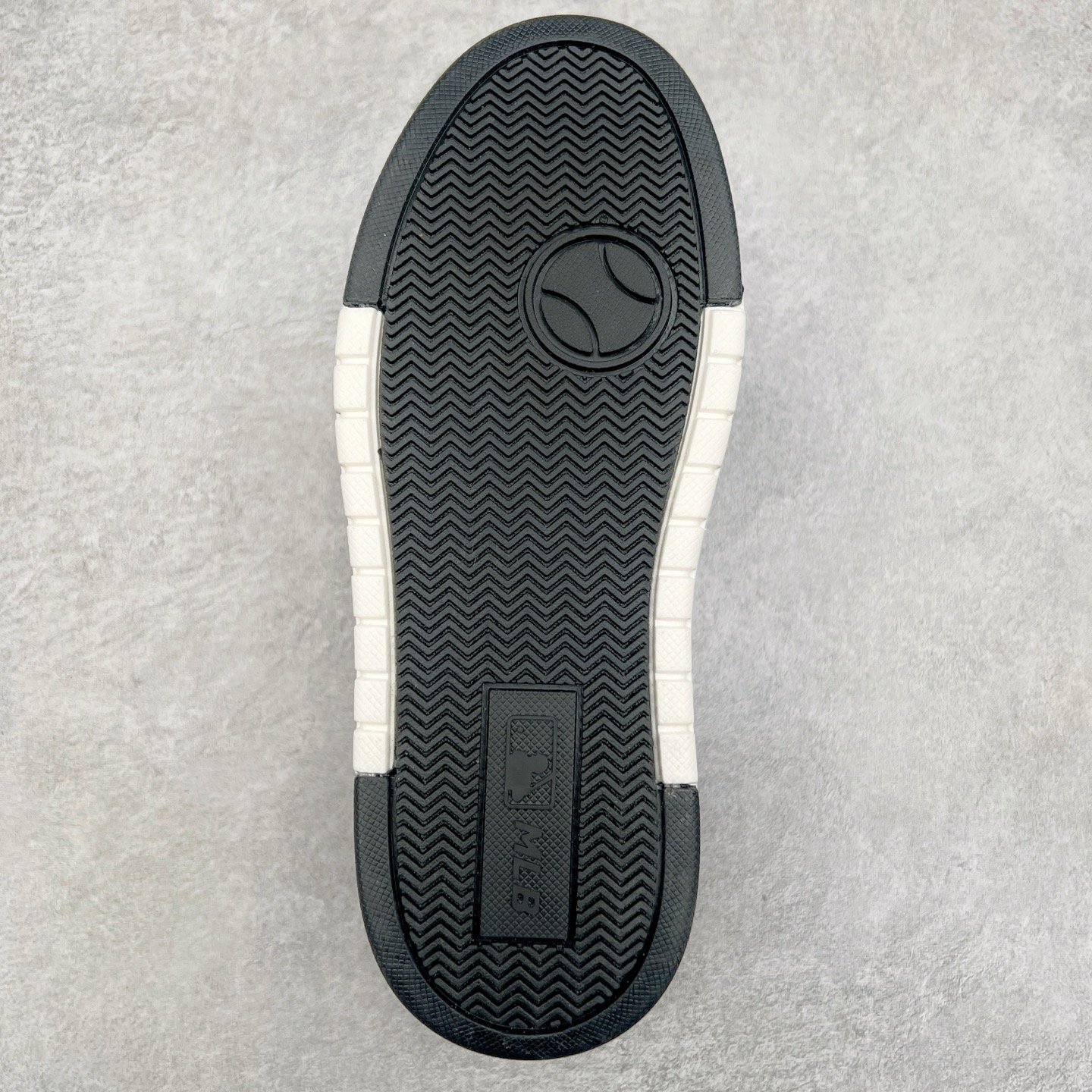 图片[9]-MLB Chunky Liner Basic 复古印花学长鞋系列低帮轻量增高厚底百搭休闲运动慢跑鞋板鞋 Korea韩国联名NY美国榄球纽约洋基队限定 韩国代购专供 全套原楦原纸板原厂数据开发 正确中底拉帮中底网布细节 平台代购专供 左脚内置芯片 韩国代购吊牌标贴 独家一比一RB+MD组合大底 高频后跟小人Logo精准对位立体饱满 正确网布加超迁鞋面 转印中底走线紧密 转印Logo工艺表层防刮不掉色 尺码：35 36 36.5 37.5 38 38.5 39 40 40.5 41 42 42.5 43 44 45-选品中心