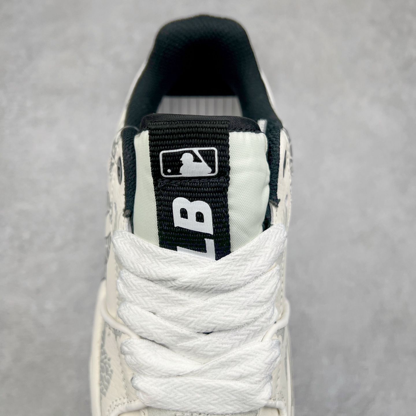 图片[5]-MLB Chunky Liner Basic 复古印花学长鞋系列低帮轻量增高厚底百搭休闲运动慢跑鞋板鞋 Korea韩国联名NY美国榄球纽约洋基队限定 韩国代购专供 全套原楦原纸板原厂数据开发 正确中底拉帮中底网布细节 平台代购专供 左脚内置芯片 韩国代购吊牌标贴 独家一比一RB+MD组合大底 高频后跟小人Logo精准对位立体饱满 正确网布加超迁鞋面 转印中底走线紧密 转印Logo工艺表层防刮不掉色 尺码：35 36 36.5 37.5 38 38.5 39 40 40.5 41 42 42.5 43 44 45-选品中心
