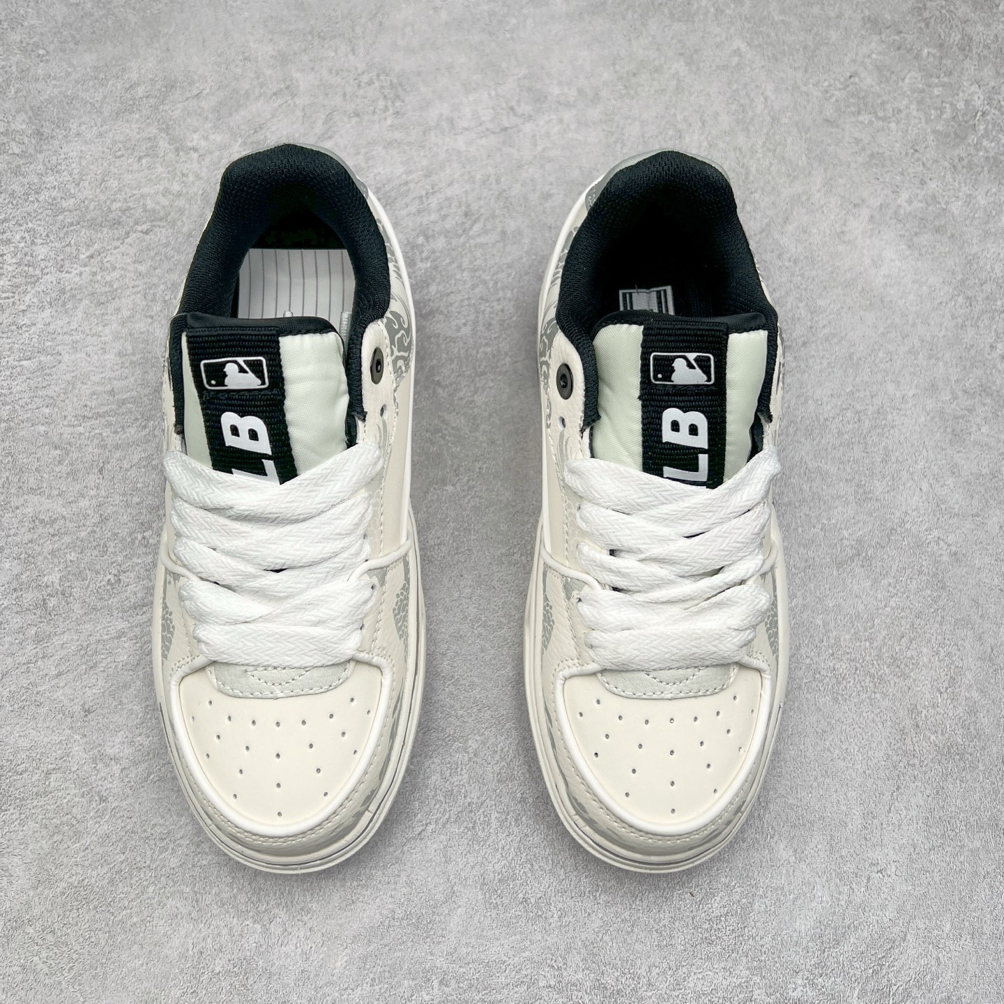 图片[2]-MLB Chunky Liner Basic 复古印花学长鞋系列低帮轻量增高厚底百搭休闲运动慢跑鞋板鞋 Korea韩国联名NY美国榄球纽约洋基队限定 韩国代购专供 全套原楦原纸板原厂数据开发 正确中底拉帮中底网布细节 平台代购专供 左脚内置芯片 韩国代购吊牌标贴 独家一比一RB+MD组合大底 高频后跟小人Logo精准对位立体饱满 正确网布加超迁鞋面 转印中底走线紧密 转印Logo工艺表层防刮不掉色 尺码：35 36 36.5 37.5 38 38.5 39 40 40.5 41 42 42.5 43 44 45-选品中心