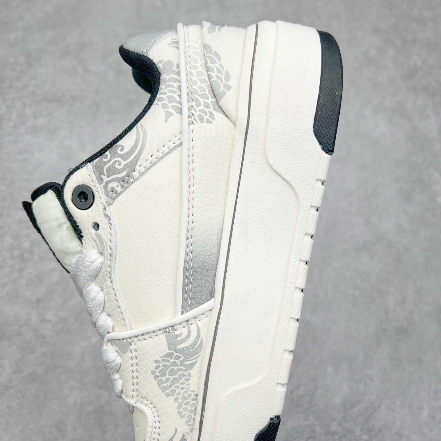 图片[7]-MLB Chunky Liner Basic 复古印花学长鞋系列低帮轻量增高厚底百搭休闲运动慢跑鞋板鞋 Korea韩国联名NY美国榄球纽约洋基队限定 韩国代购专供 全套原楦原纸板原厂数据开发 正确中底拉帮中底网布细节 平台代购专供 左脚内置芯片 韩国代购吊牌标贴 独家一比一RB+MD组合大底 高频后跟小人Logo精准对位立体饱满 正确网布加超迁鞋面 转印中底走线紧密 转印Logo工艺表层防刮不掉色 尺码：35 36 36.5 37.5 38 38.5 39 40 40.5 41 42 42.5 43 44 45-选品中心