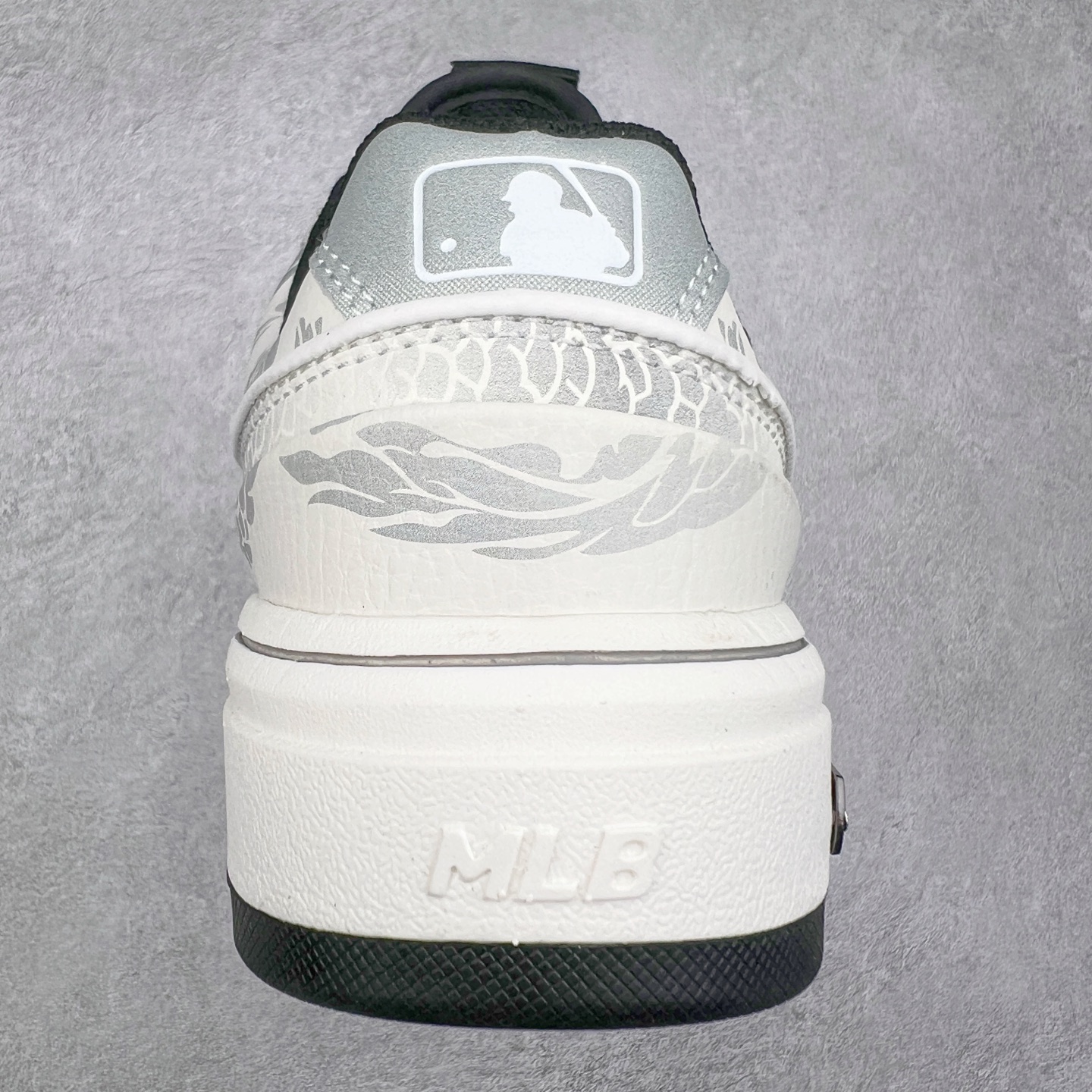 图片[8]-MLB Chunky Liner Basic 复古印花学长鞋系列低帮轻量增高厚底百搭休闲运动慢跑鞋板鞋 Korea韩国联名NY美国榄球纽约洋基队限定 韩国代购专供 全套原楦原纸板原厂数据开发 正确中底拉帮中底网布细节 平台代购专供 左脚内置芯片 韩国代购吊牌标贴 独家一比一RB+MD组合大底 高频后跟小人Logo精准对位立体饱满 正确网布加超迁鞋面 转印中底走线紧密 转印Logo工艺表层防刮不掉色 尺码：35 36 36.5 37.5 38 38.5 39 40 40.5 41 42 42.5 43 44 45-选品中心