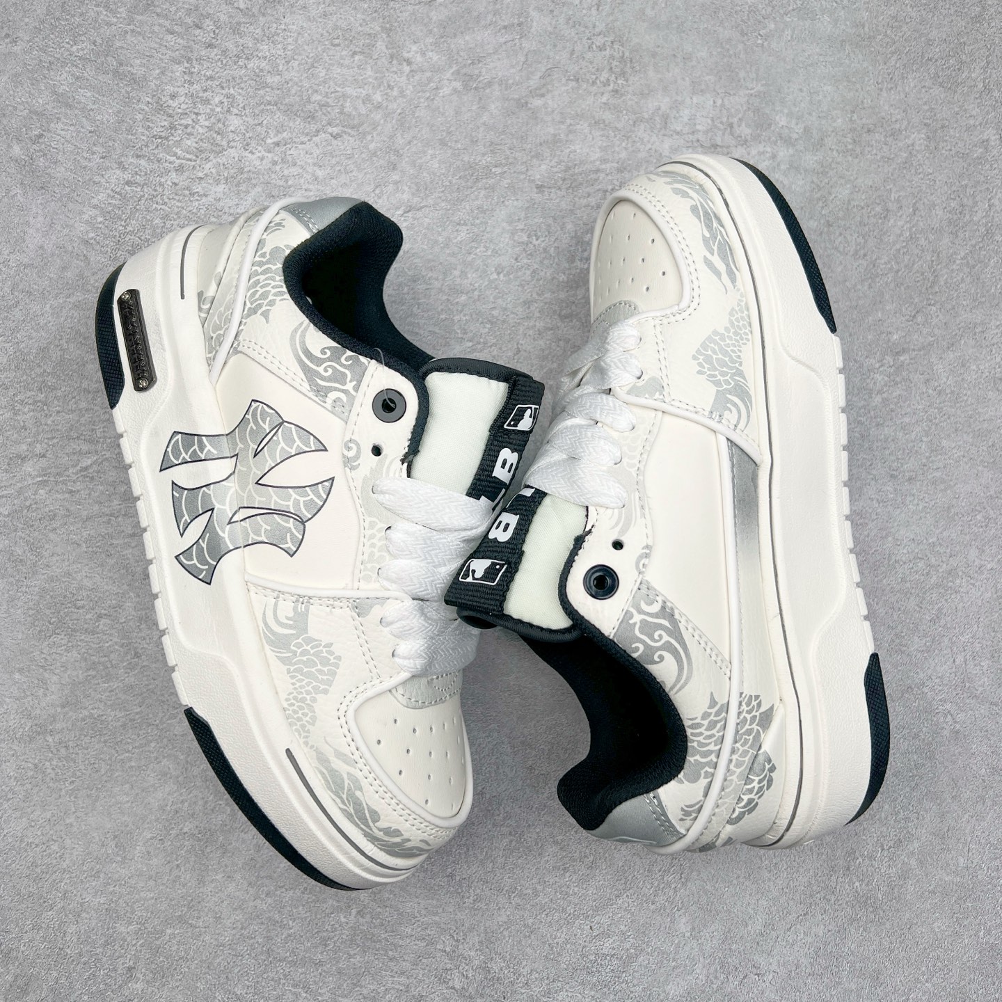 图片[3]-MLB Chunky Liner Basic 复古印花学长鞋系列低帮轻量增高厚底百搭休闲运动慢跑鞋板鞋 Korea韩国联名NY美国榄球纽约洋基队限定 韩国代购专供 全套原楦原纸板原厂数据开发 正确中底拉帮中底网布细节 平台代购专供 左脚内置芯片 韩国代购吊牌标贴 独家一比一RB+MD组合大底 高频后跟小人Logo精准对位立体饱满 正确网布加超迁鞋面 转印中底走线紧密 转印Logo工艺表层防刮不掉色 尺码：35 36 36.5 37.5 38 38.5 39 40 40.5 41 42 42.5 43 44 45-选品中心