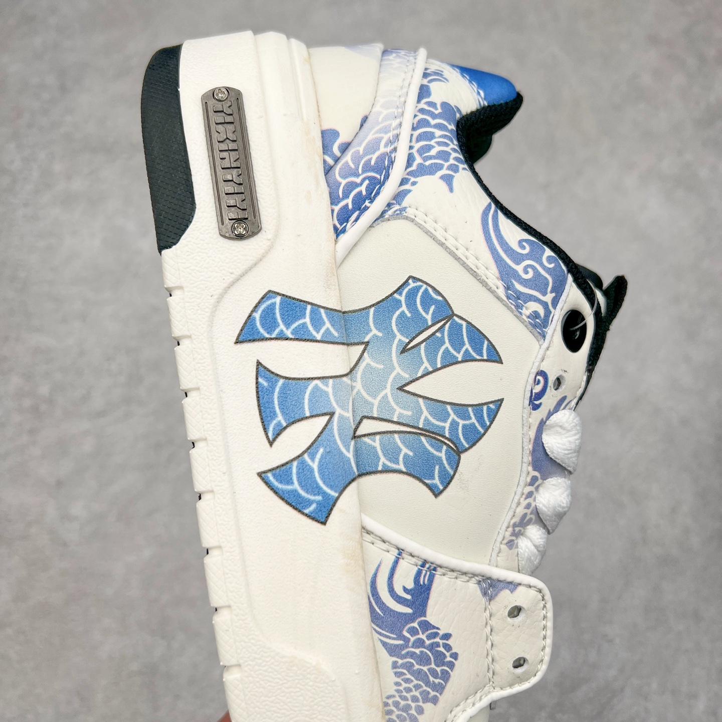 图片[6]-MLB Chunky Liner Basic 复古印花学长鞋系列低帮轻量增高厚底百搭休闲运动慢跑鞋板鞋 Korea韩国联名NY美国榄球纽约洋基队限定 韩国代购专供 全套原楦原纸板原厂数据开发 正确中底拉帮中底网布细节 平台代购专供 左脚内置芯片 韩国代购吊牌标贴 独家一比一RB+MD组合大底 高频后跟小人Logo精准对位立体饱满 正确网布加超迁鞋面 转印中底走线紧密 转印Logo工艺表层防刮不掉色 尺码：35 36 36.5 37.5 38 38.5 39 40 40.5 41 42 42.5 43 44 45-选品中心