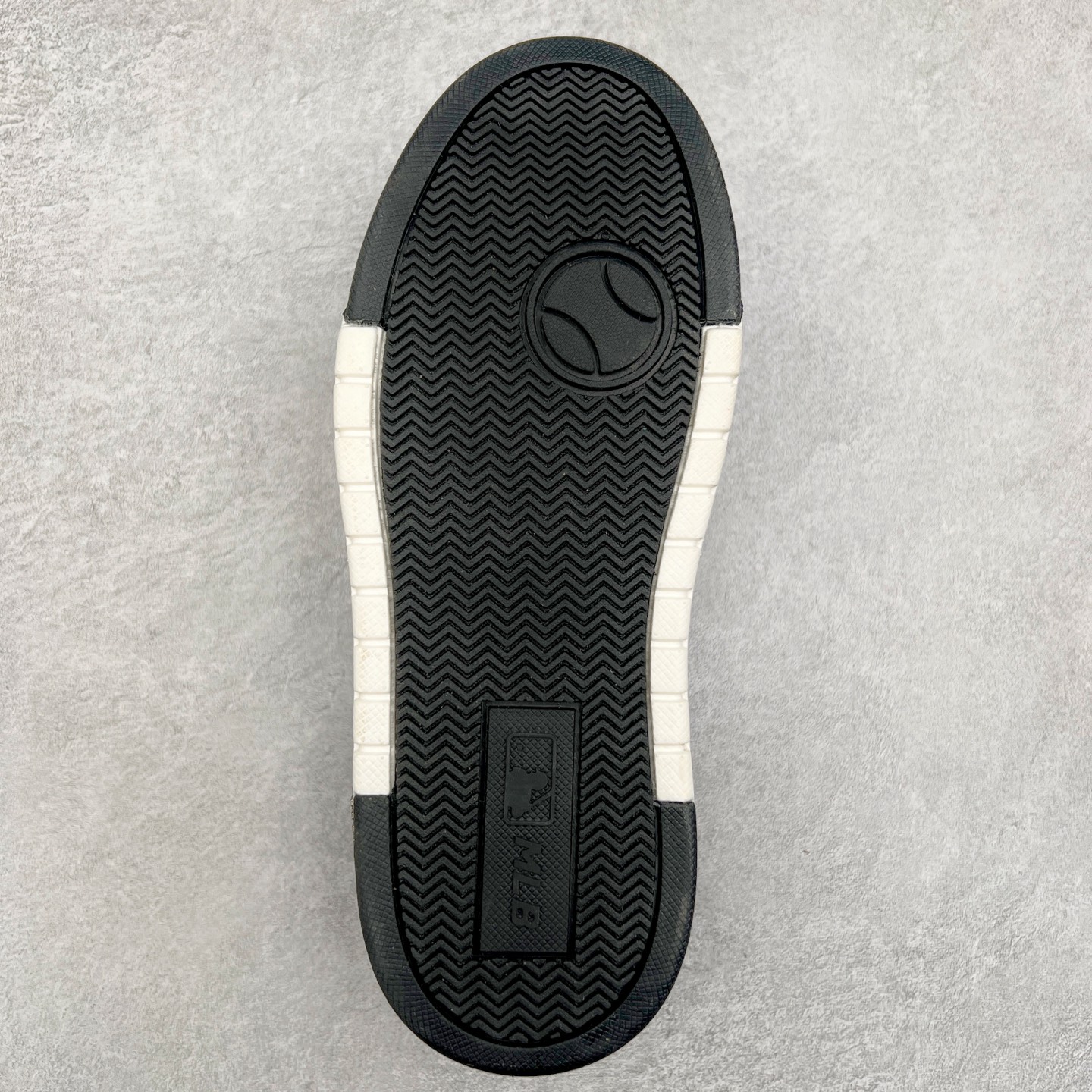 图片[9]-MLB Chunky Liner Basic 复古印花学长鞋系列低帮轻量增高厚底百搭休闲运动慢跑鞋板鞋 Korea韩国联名NY美国榄球纽约洋基队限定 韩国代购专供 全套原楦原纸板原厂数据开发 正确中底拉帮中底网布细节 平台代购专供 左脚内置芯片 韩国代购吊牌标贴 独家一比一RB+MD组合大底 高频后跟小人Logo精准对位立体饱满 正确网布加超迁鞋面 转印中底走线紧密 转印Logo工艺表层防刮不掉色 尺码：35 36 36.5 37.5 38 38.5 39 40 40.5 41 42 42.5 43 44 45-选品中心