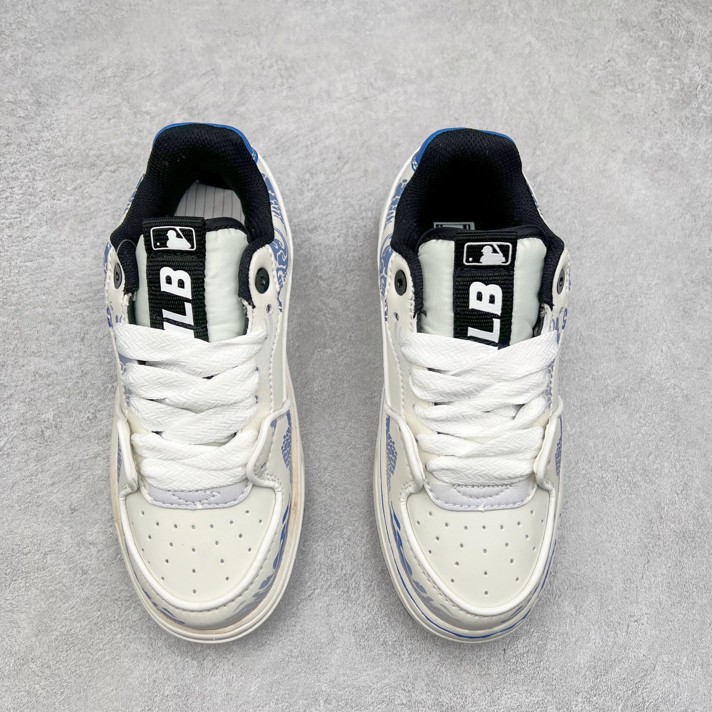 图片[2]-MLB Chunky Liner Basic 复古印花学长鞋系列低帮轻量增高厚底百搭休闲运动慢跑鞋板鞋 Korea韩国联名NY美国榄球纽约洋基队限定 韩国代购专供 全套原楦原纸板原厂数据开发 正确中底拉帮中底网布细节 平台代购专供 左脚内置芯片 韩国代购吊牌标贴 独家一比一RB+MD组合大底 高频后跟小人Logo精准对位立体饱满 正确网布加超迁鞋面 转印中底走线紧密 转印Logo工艺表层防刮不掉色 尺码：35 36 36.5 37.5 38 38.5 39 40 40.5 41 42 42.5 43 44 45-选品中心
