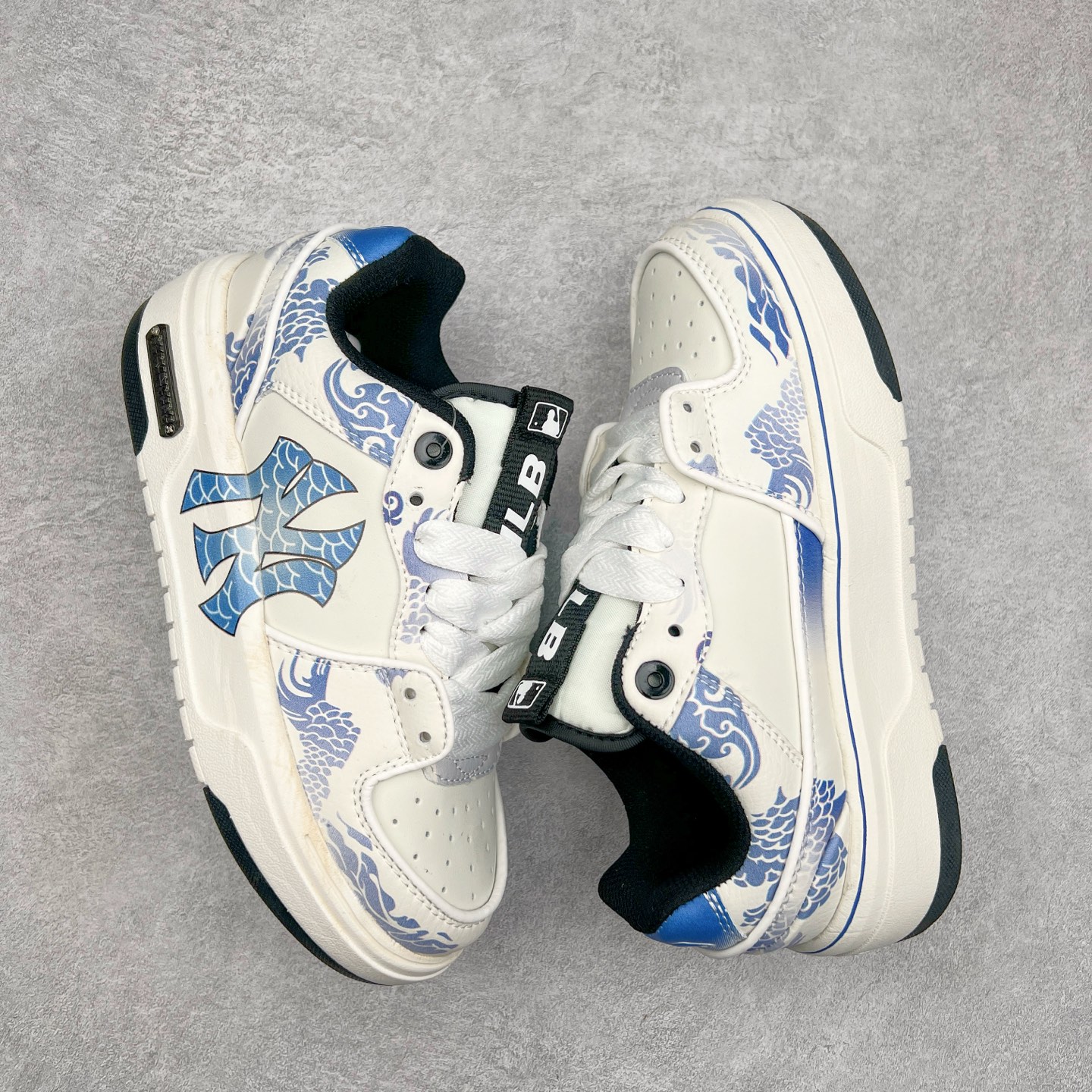 图片[3]-MLB Chunky Liner Basic 复古印花学长鞋系列低帮轻量增高厚底百搭休闲运动慢跑鞋板鞋 Korea韩国联名NY美国榄球纽约洋基队限定 韩国代购专供 全套原楦原纸板原厂数据开发 正确中底拉帮中底网布细节 平台代购专供 左脚内置芯片 韩国代购吊牌标贴 独家一比一RB+MD组合大底 高频后跟小人Logo精准对位立体饱满 正确网布加超迁鞋面 转印中底走线紧密 转印Logo工艺表层防刮不掉色 尺码：35 36 36.5 37.5 38 38.5 39 40 40.5 41 42 42.5 43 44 45-选品中心