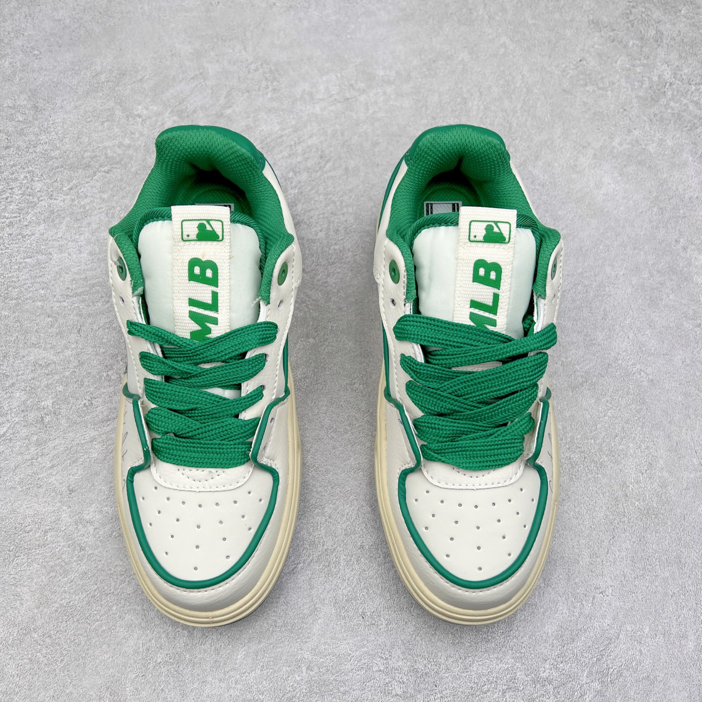 图片[2]-MLB Chunky Liner Basic 复古印花学长鞋系列低帮轻量增高厚底百搭休闲运动慢跑鞋板鞋 Korea韩国联名NY美国榄球纽约洋基队限定 韩国代购专供 全套原楦原纸板原厂数据开发 正确中底拉帮中底网布细节 平台代购专供 左脚内置芯片 韩国代购吊牌标贴 独家一比一RB+MD组合大底 高频后跟小人Logo精准对位立体饱满 正确网布加超迁鞋面 转印中底走线紧密 转印Logo工艺表层防刮不掉色 尺码：35 36 36.5 37.5 38 38.5 39 40 40.5 41 42 42.5 43 44 45-选品中心
