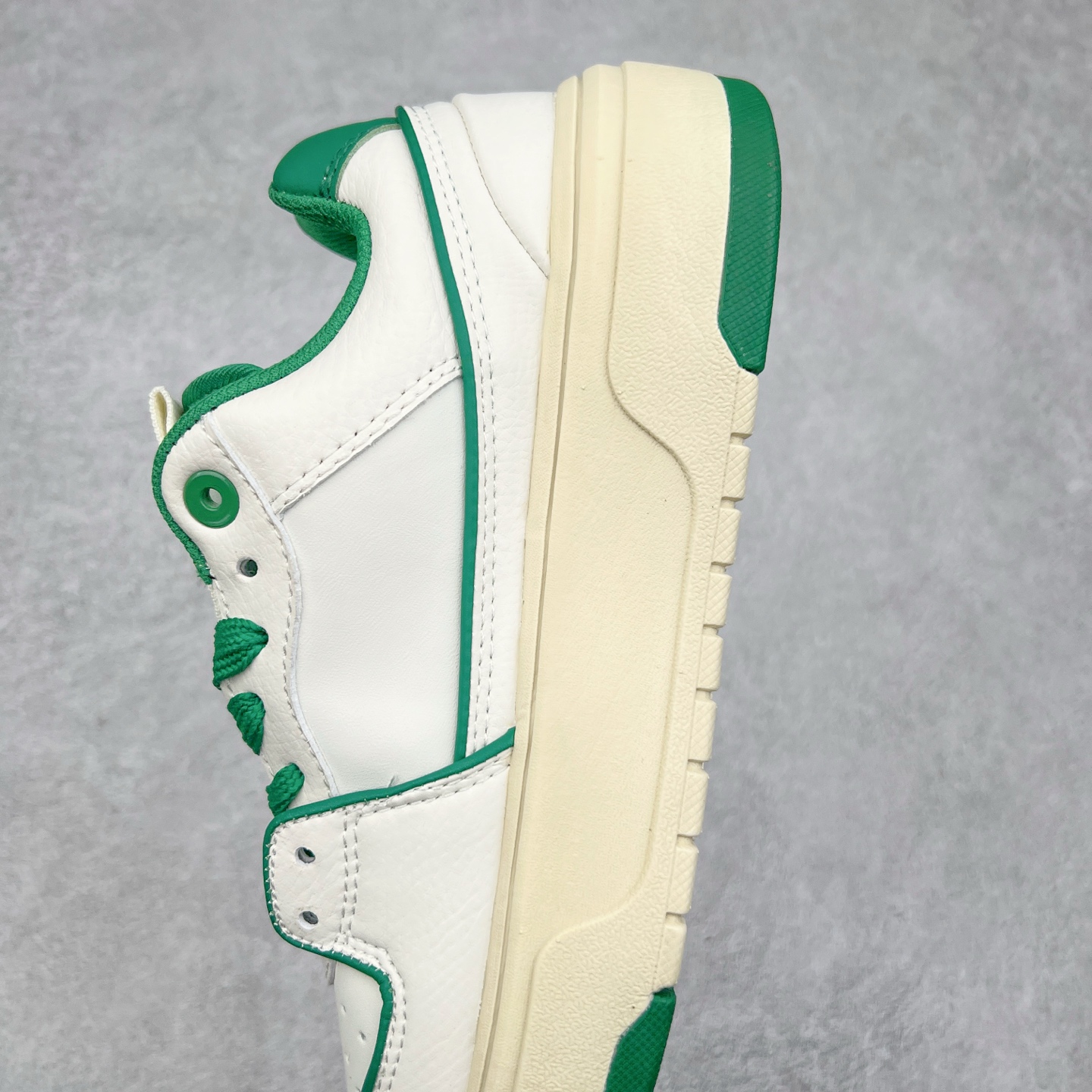 图片[7]-MLB Chunky Liner Basic 复古印花学长鞋系列低帮轻量增高厚底百搭休闲运动慢跑鞋板鞋 Korea韩国联名NY美国榄球纽约洋基队限定 韩国代购专供 全套原楦原纸板原厂数据开发 正确中底拉帮中底网布细节 平台代购专供 左脚内置芯片 韩国代购吊牌标贴 独家一比一RB+MD组合大底 高频后跟小人Logo精准对位立体饱满 正确网布加超迁鞋面 转印中底走线紧密 转印Logo工艺表层防刮不掉色 尺码：35 36 36.5 37.5 38 38.5 39 40 40.5 41 42 42.5 43 44 45-选品中心