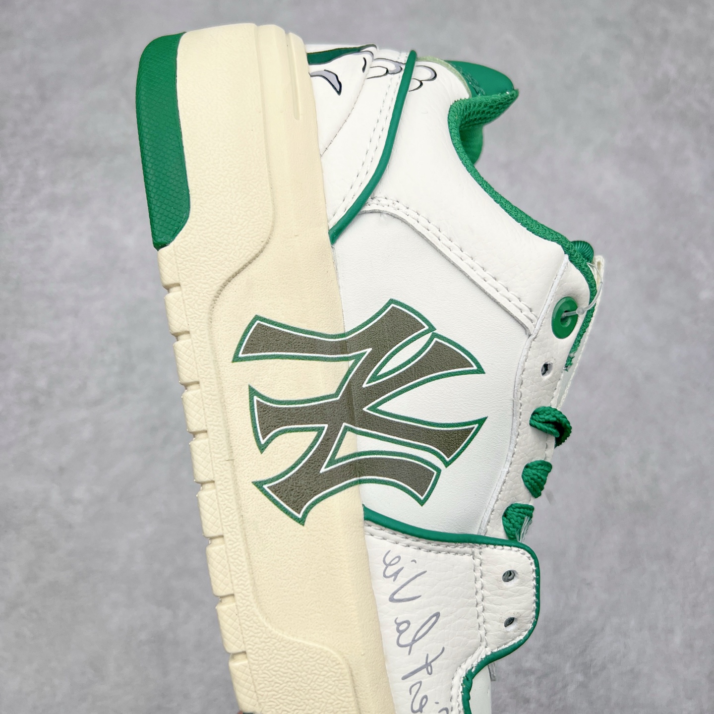 图片[6]-MLB Chunky Liner Basic 复古印花学长鞋系列低帮轻量增高厚底百搭休闲运动慢跑鞋板鞋 Korea韩国联名NY美国榄球纽约洋基队限定 韩国代购专供 全套原楦原纸板原厂数据开发 正确中底拉帮中底网布细节 平台代购专供 左脚内置芯片 韩国代购吊牌标贴 独家一比一RB+MD组合大底 高频后跟小人Logo精准对位立体饱满 正确网布加超迁鞋面 转印中底走线紧密 转印Logo工艺表层防刮不掉色 尺码：35 36 36.5 37.5 38 38.5 39 40 40.5 41 42 42.5 43 44 45-选品中心