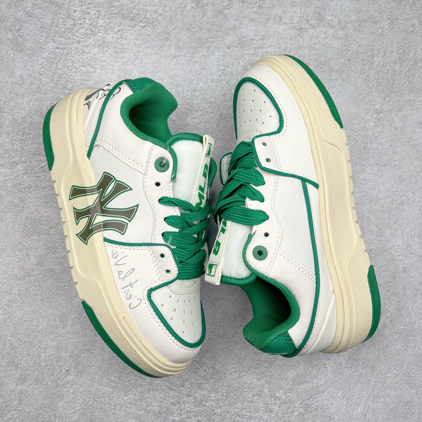 图片[3]-MLB Chunky Liner Basic 复古印花学长鞋系列低帮轻量增高厚底百搭休闲运动慢跑鞋板鞋 Korea韩国联名NY美国榄球纽约洋基队限定 韩国代购专供 全套原楦原纸板原厂数据开发 正确中底拉帮中底网布细节 平台代购专供 左脚内置芯片 韩国代购吊牌标贴 独家一比一RB+MD组合大底 高频后跟小人Logo精准对位立体饱满 正确网布加超迁鞋面 转印中底走线紧密 转印Logo工艺表层防刮不掉色 尺码：35 36 36.5 37.5 38 38.5 39 40 40.5 41 42 42.5 43 44 45-选品中心