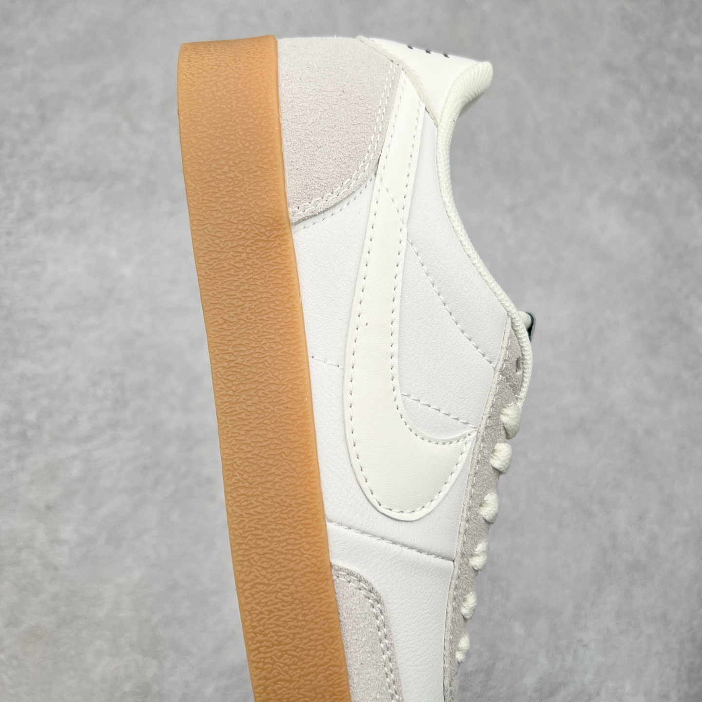 图片[6]-＃平台订单 J.Crew x NK Killshot II Leather 联名复古板鞋 采用米白色皮革制作鞋身 Swoosh 点缀其中 最后搭载棕色生胶大底 流露出满满的复古气气息 尺码：36 36.5 37.5 38 38.5 39 40 40.5 41 42 42.5 43 44-选品中心